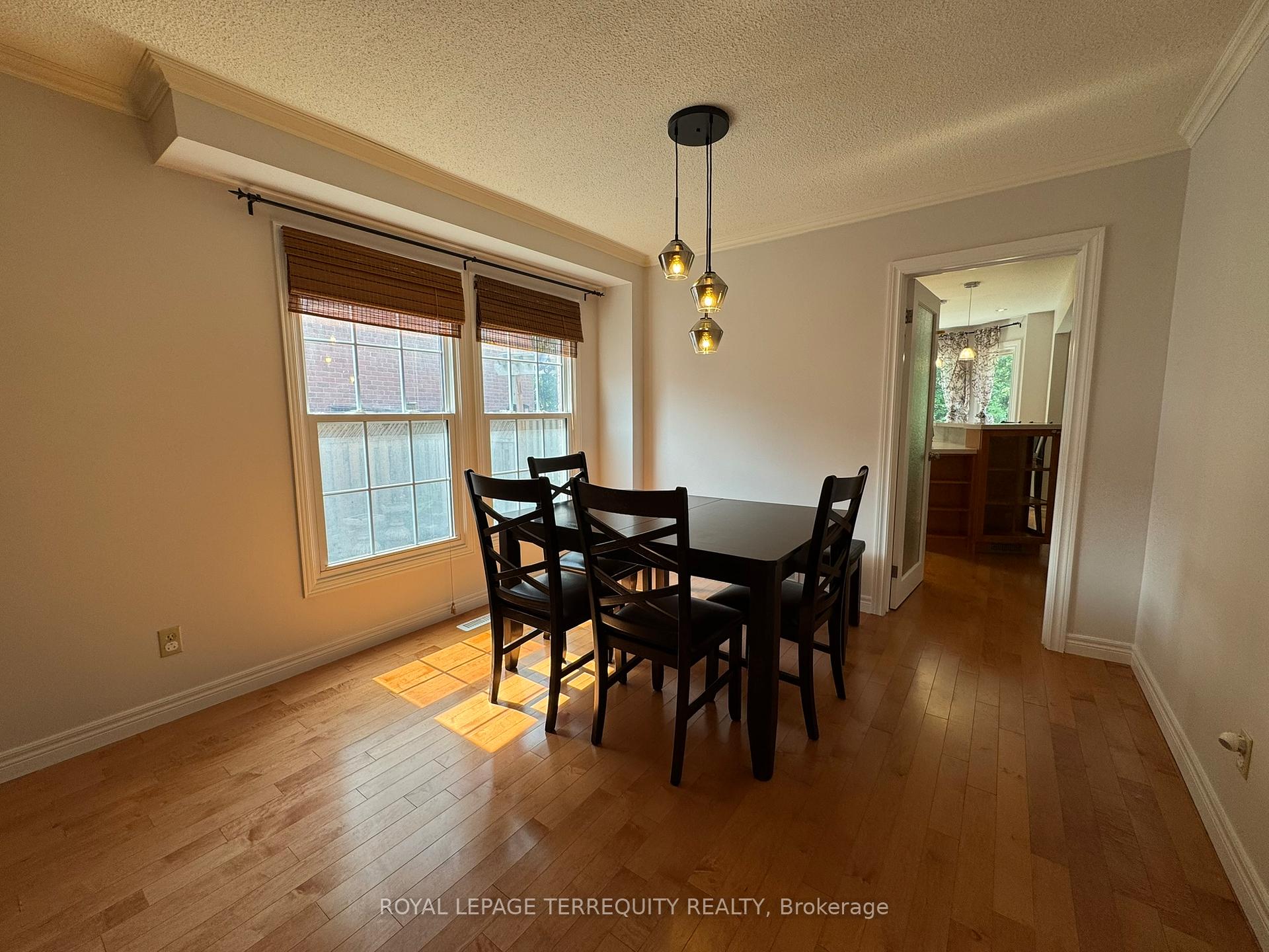 Photo 16 of 32 Juniper Crescent, Markham, Unionville — HOMEH