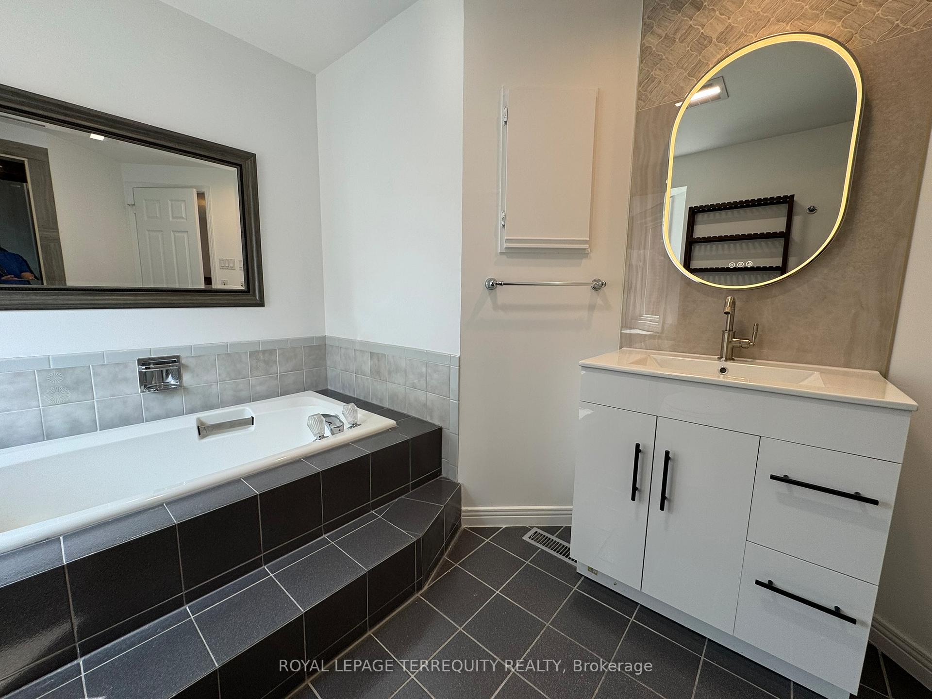 Photo 20 of 32 Juniper Crescent, Markham, Unionville — HOMEH