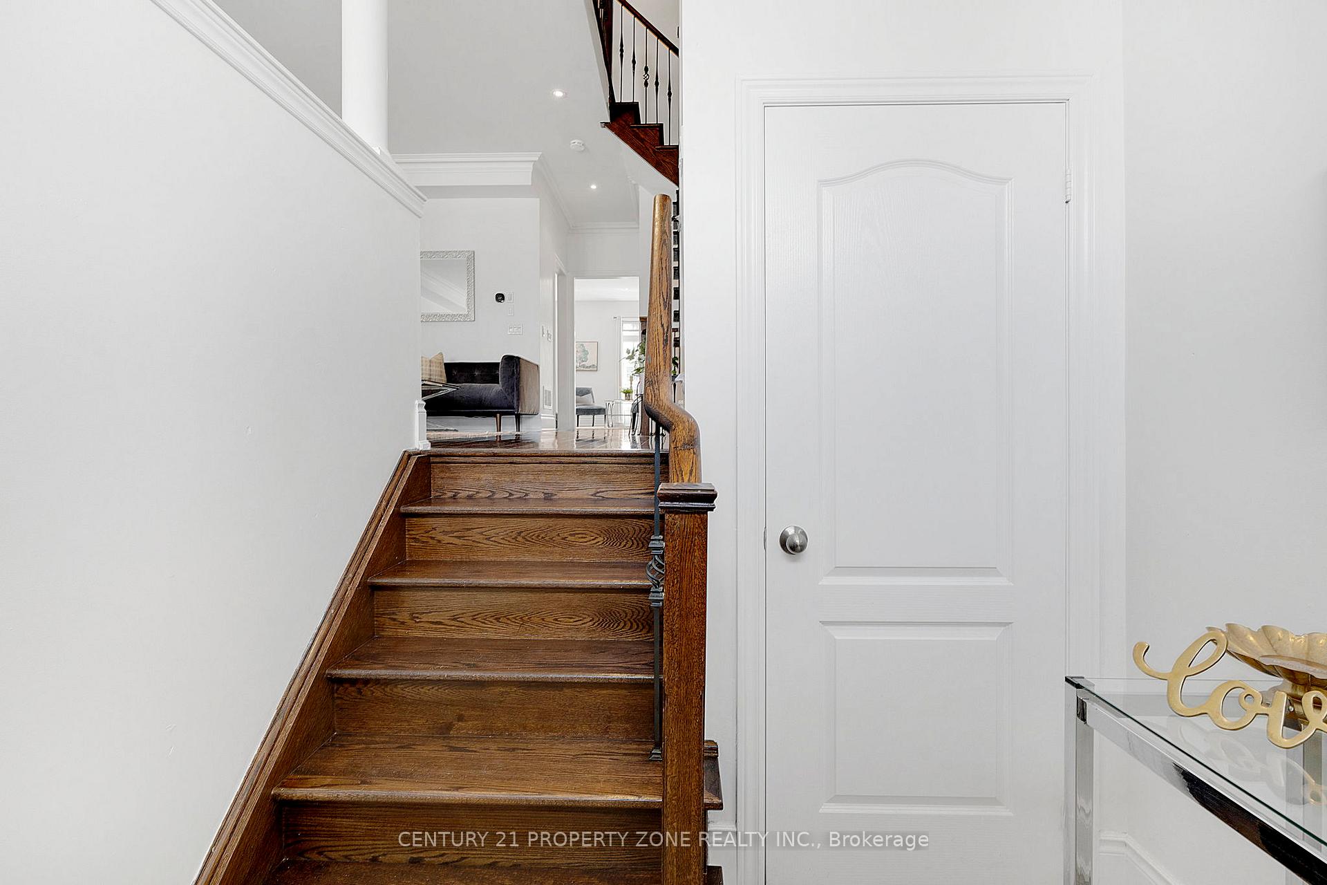 Photo 6 of 3 Prince William Drive, Markham, Village Green-South Unionville — HOMEH