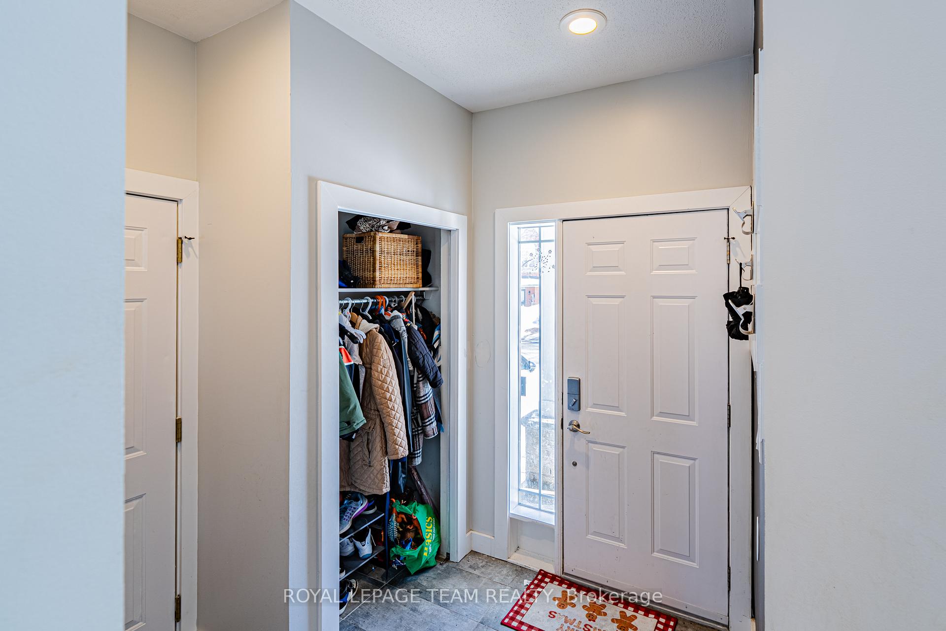 Photo 6 of 24 Scampton Drive, Ottawa, Kanata - Morgan's Grant/South March — HOMEH