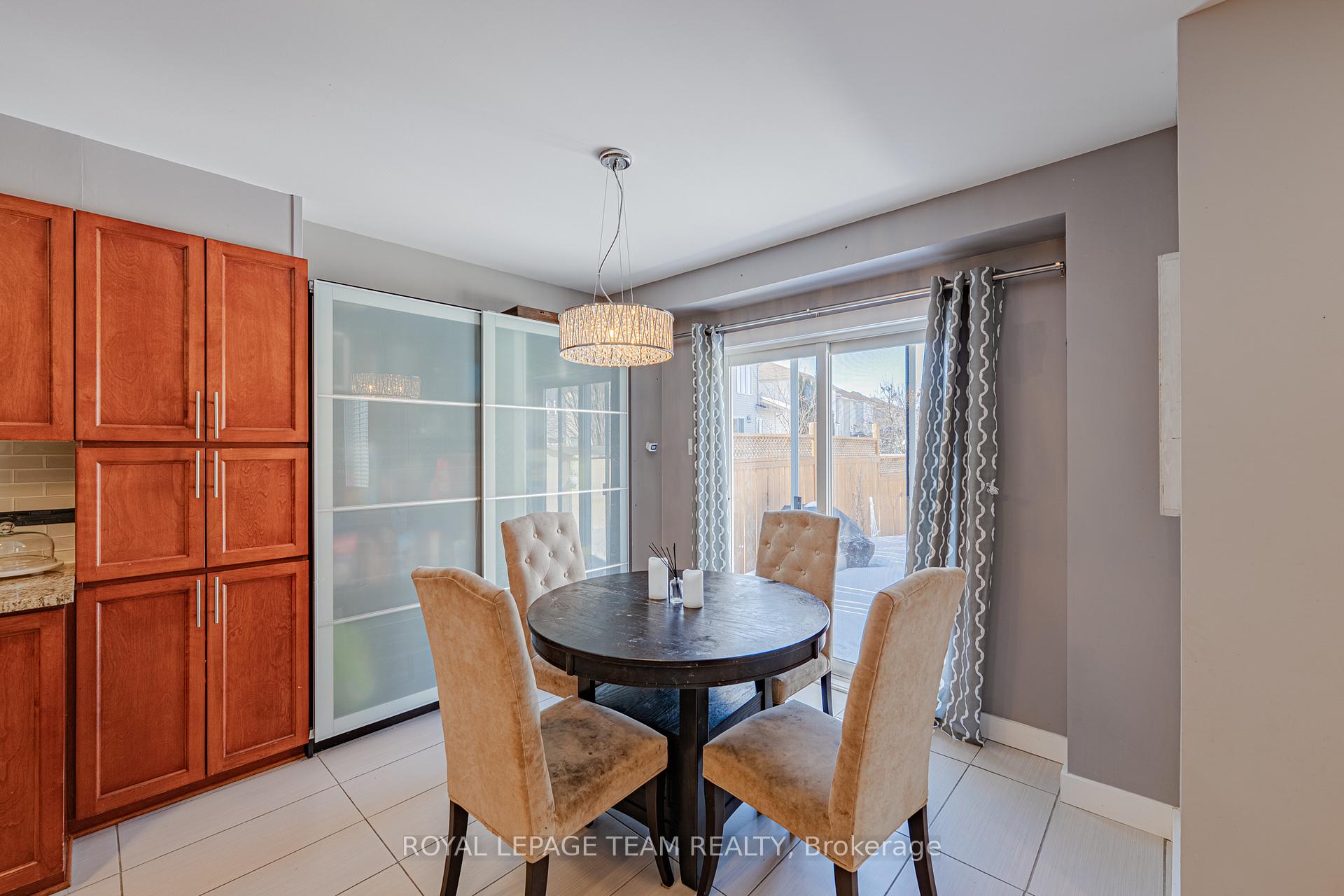 Photo 18 of 24 Scampton Drive, Ottawa, Kanata - Morgan's Grant/South March — HOMEH