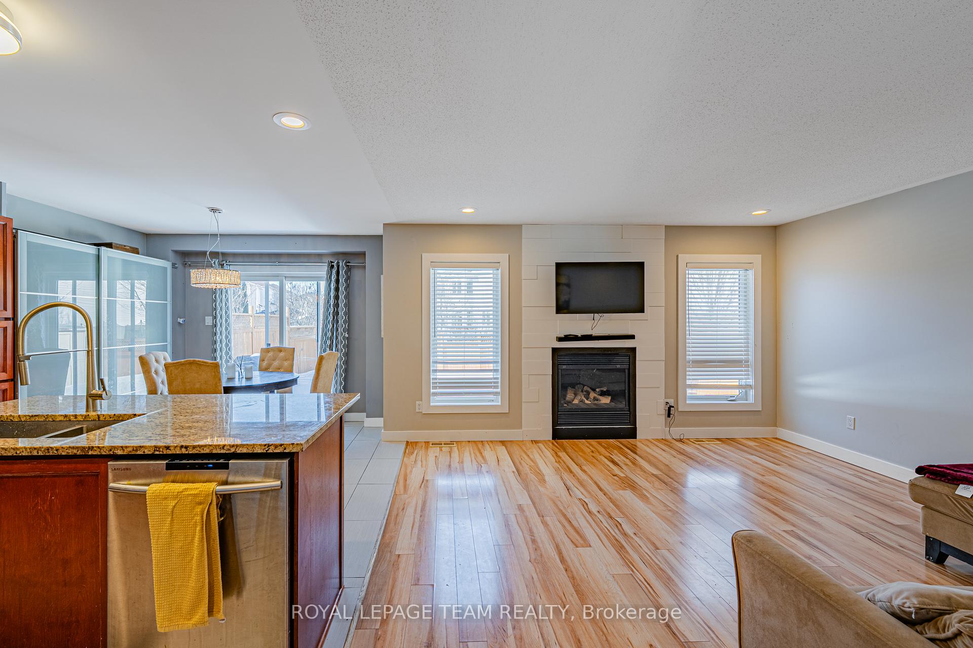 Photo 19 of 24 Scampton Drive, Ottawa, Kanata - Morgan's Grant/South March — HOMEH