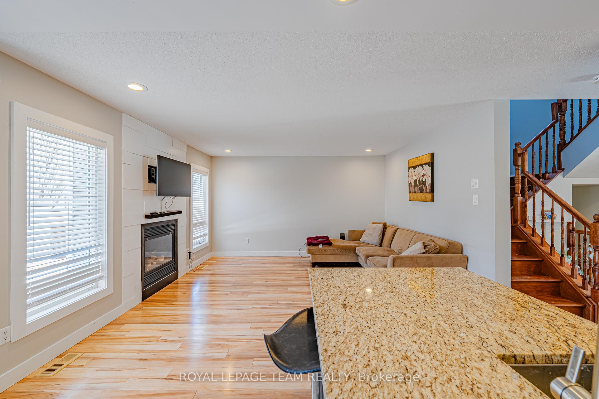 Photo 22 of 24 Scampton Drive, Ottawa, Kanata - Morgan's Grant/South March — HOMEH