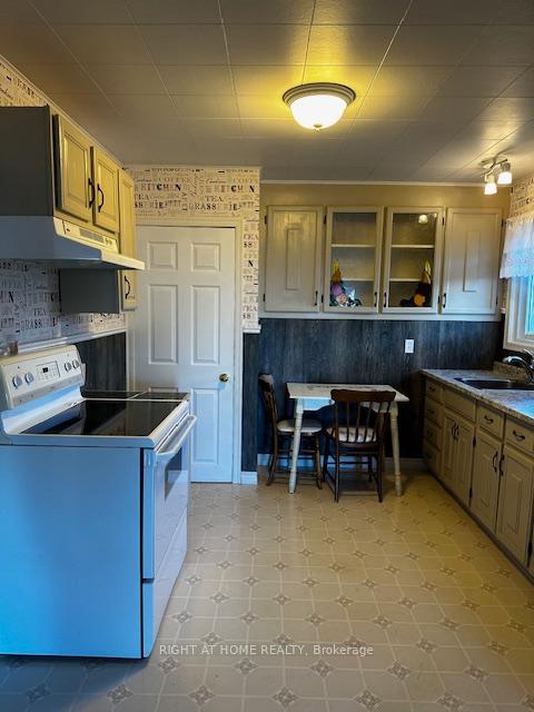 Photo 3 of 117 Seventh Street, Midland — HOMEH
