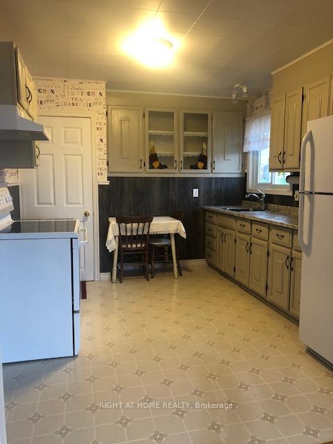 Photo 5 of 117 Seventh Street, Midland — HOMEH