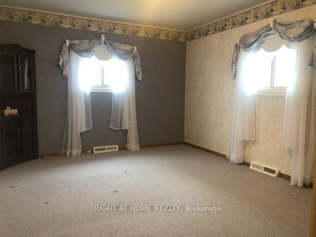 Photo 8 of 117 Seventh Street, Midland — HOMEH