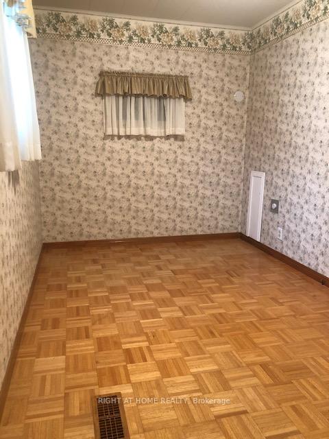 Photo 10 of 117 Seventh Street, Midland — HOMEH