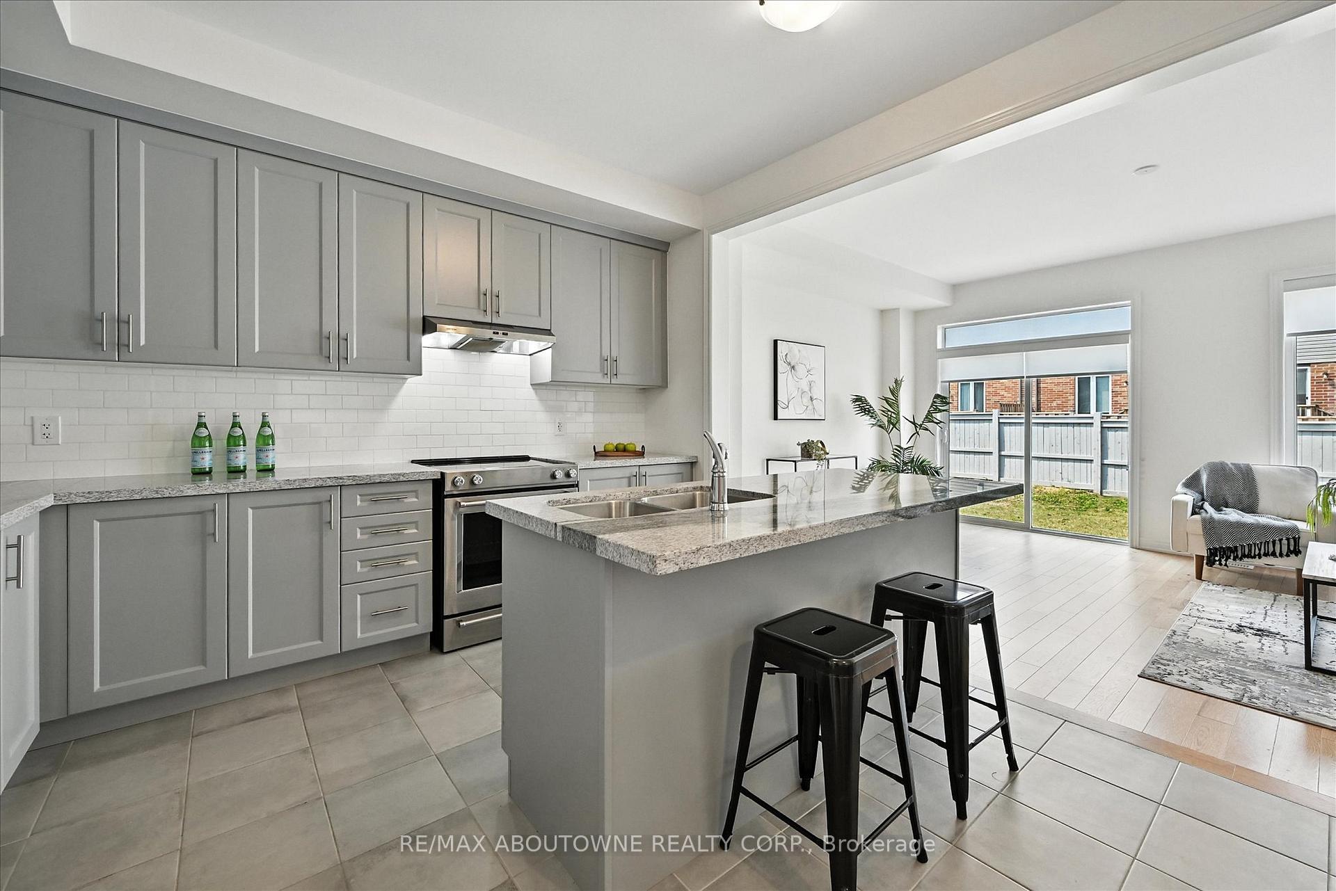 Photo 3 of 353 Raymond Road, Hamilton, Ancaster — HOMEH