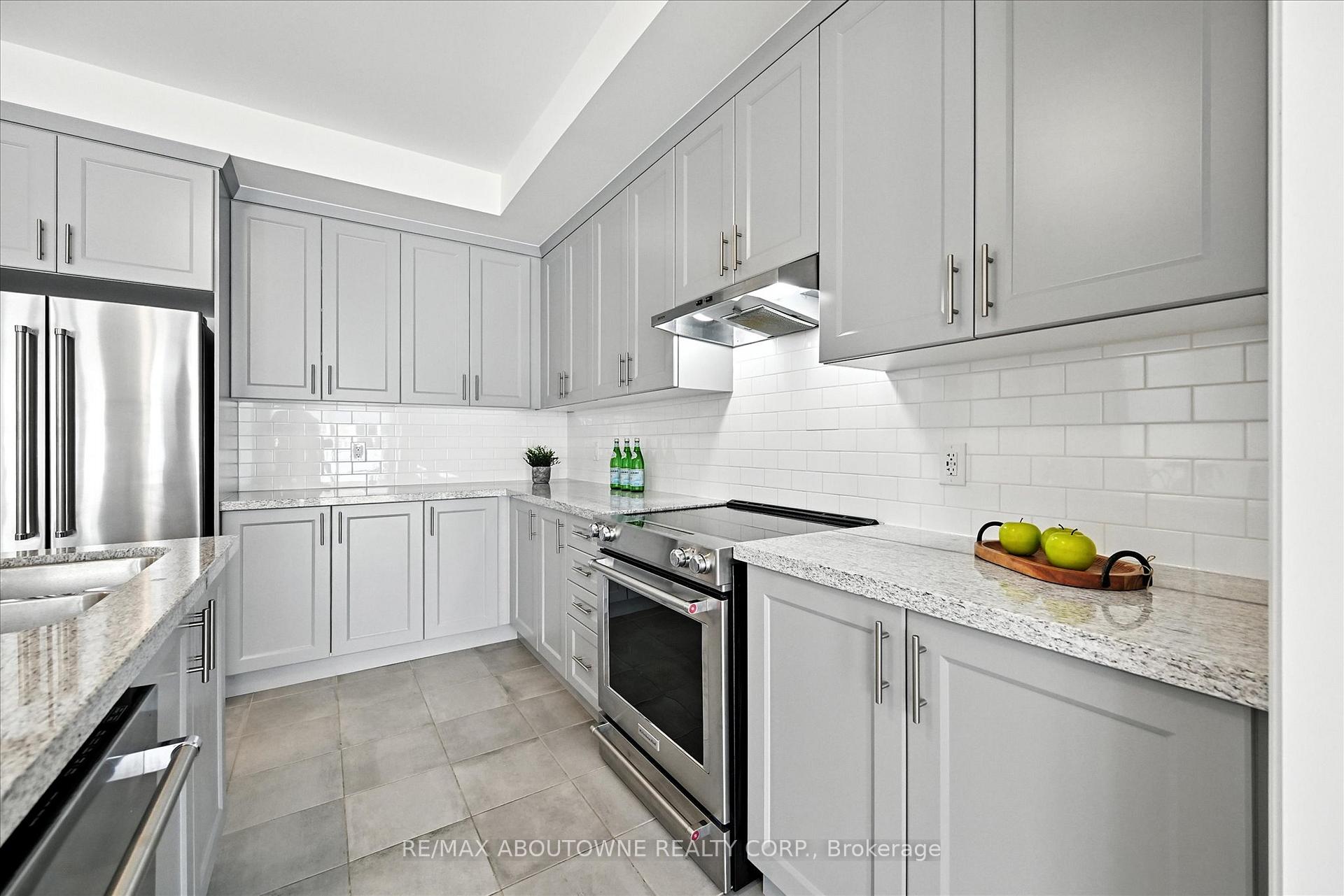 Photo 5 of 353 Raymond Road, Hamilton, Ancaster — HOMEH