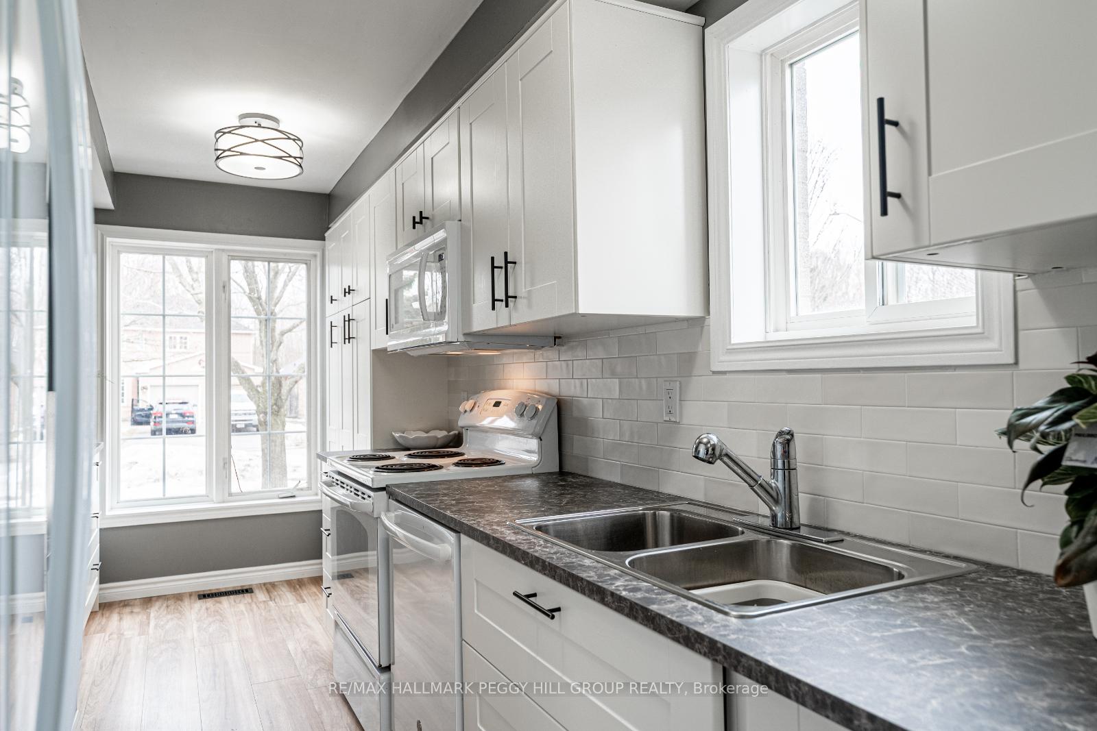 Photo 7 of 1066 Corrie Street, Innisfil, Alcona — HOMEH