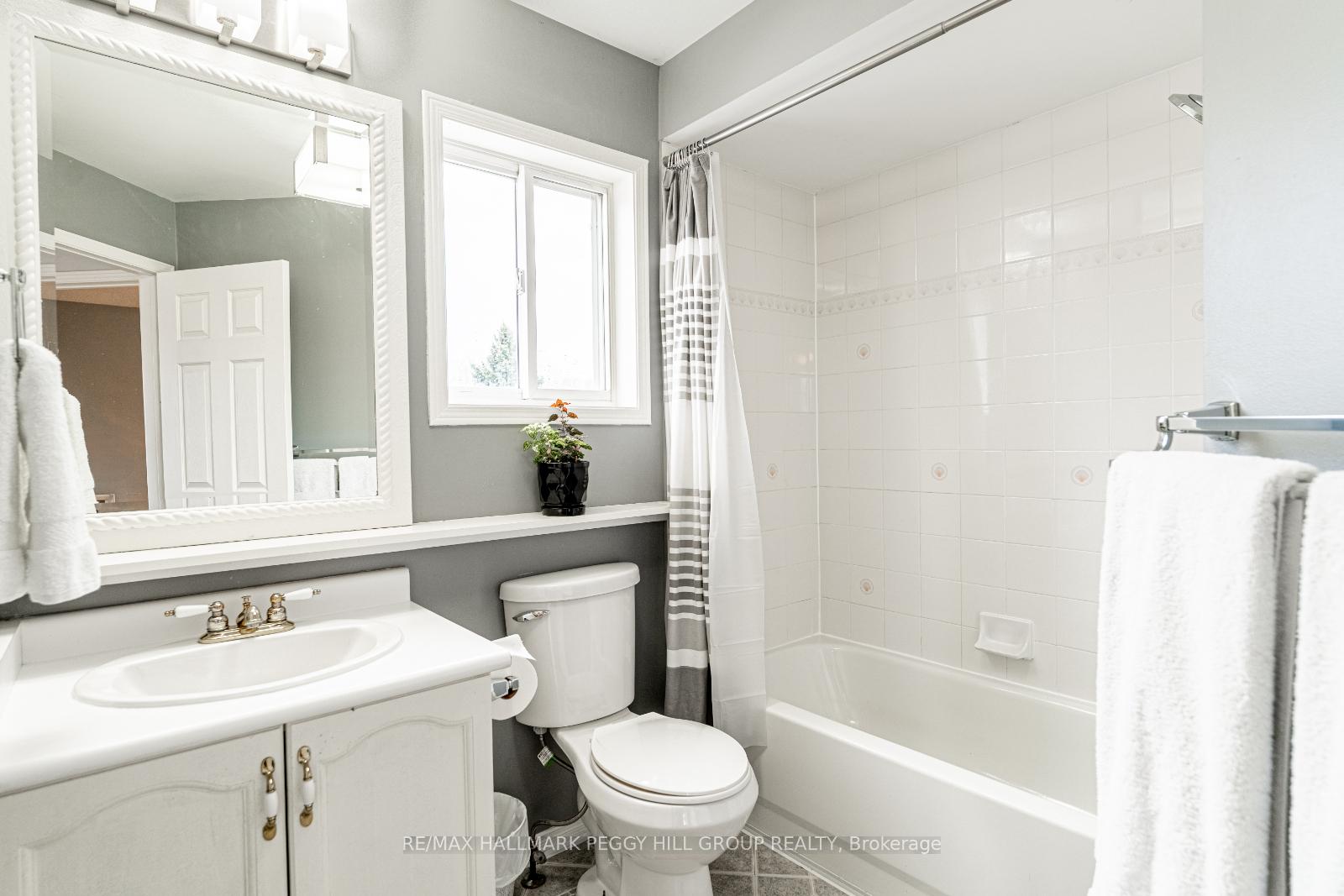 Photo 10 of 1066 Corrie Street, Innisfil, Alcona — HOMEH