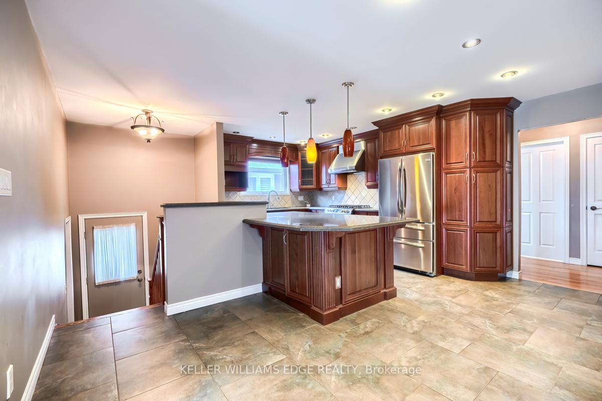 Photo 3 of 15 Kingsberry Street, Hamilton, Lisgar — HOMEH