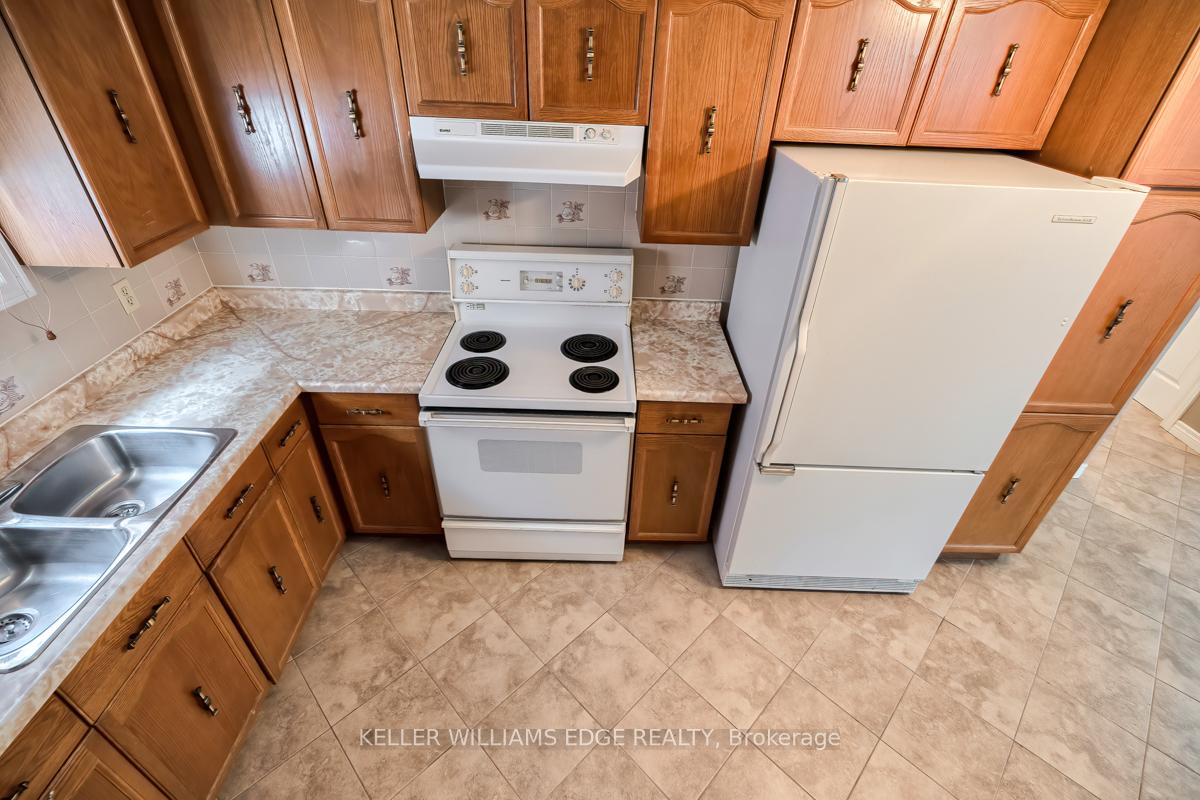 Photo 11 of 15 Kingsberry Street, Hamilton, Lisgar — HOMEH