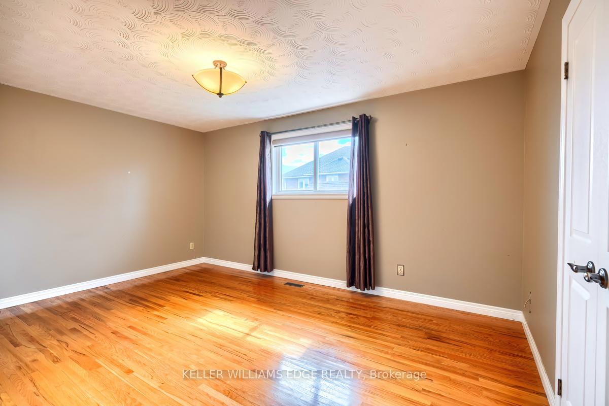 Photo 17 of 15 Kingsberry Street, Hamilton, Lisgar — HOMEH