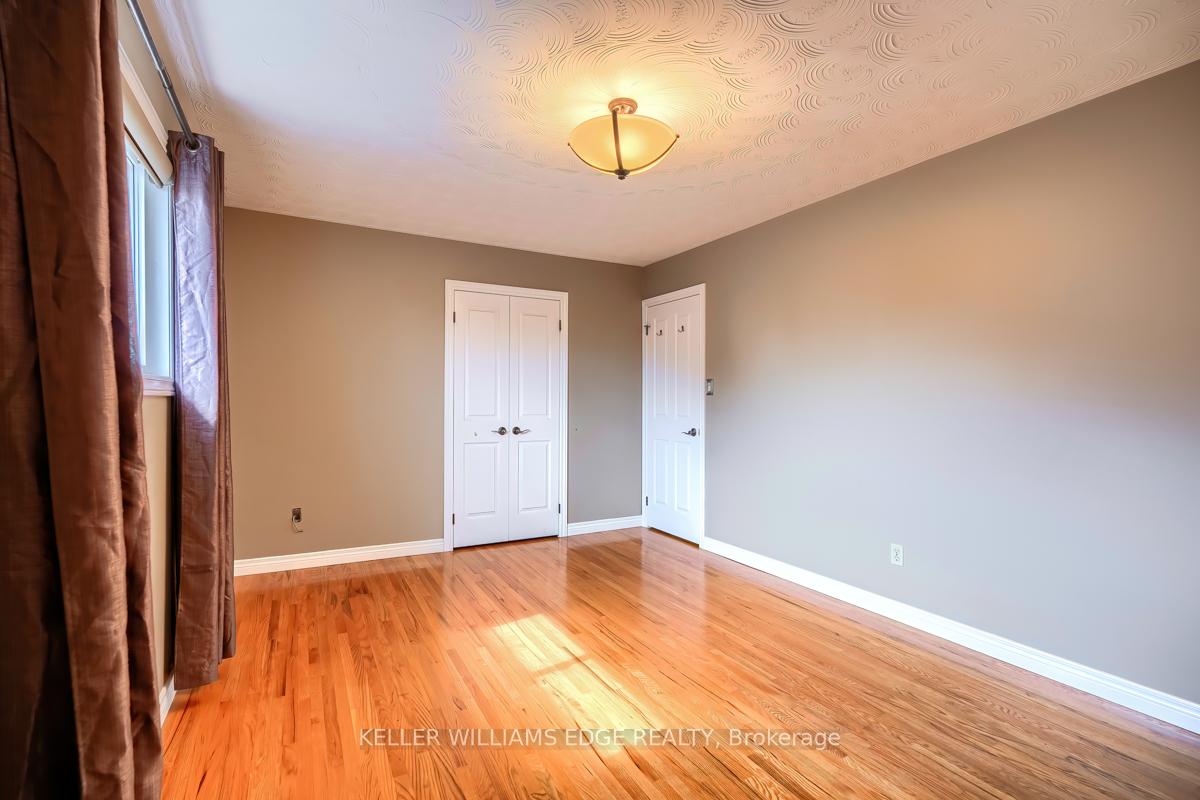 Photo 18 of 15 Kingsberry Street, Hamilton, Lisgar — HOMEH