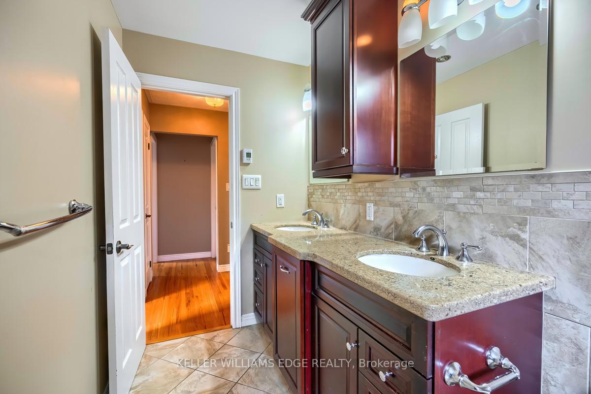 Photo 24 of 15 Kingsberry Street, Hamilton, Lisgar — HOMEH