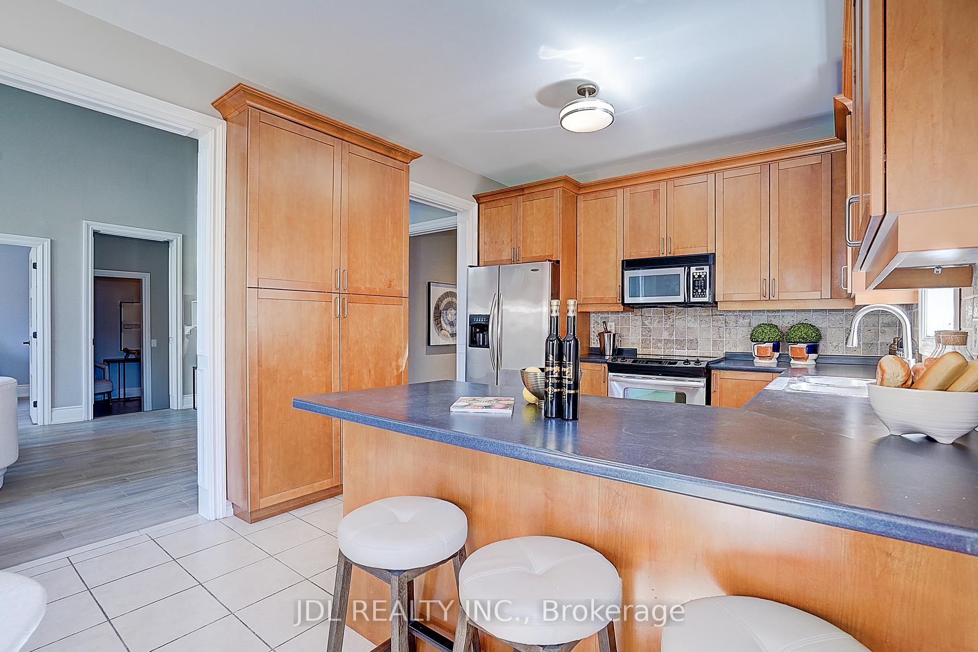 Photo 23 of 28 Emery Hill Boulevard, Markham, Berczy — HOMEH