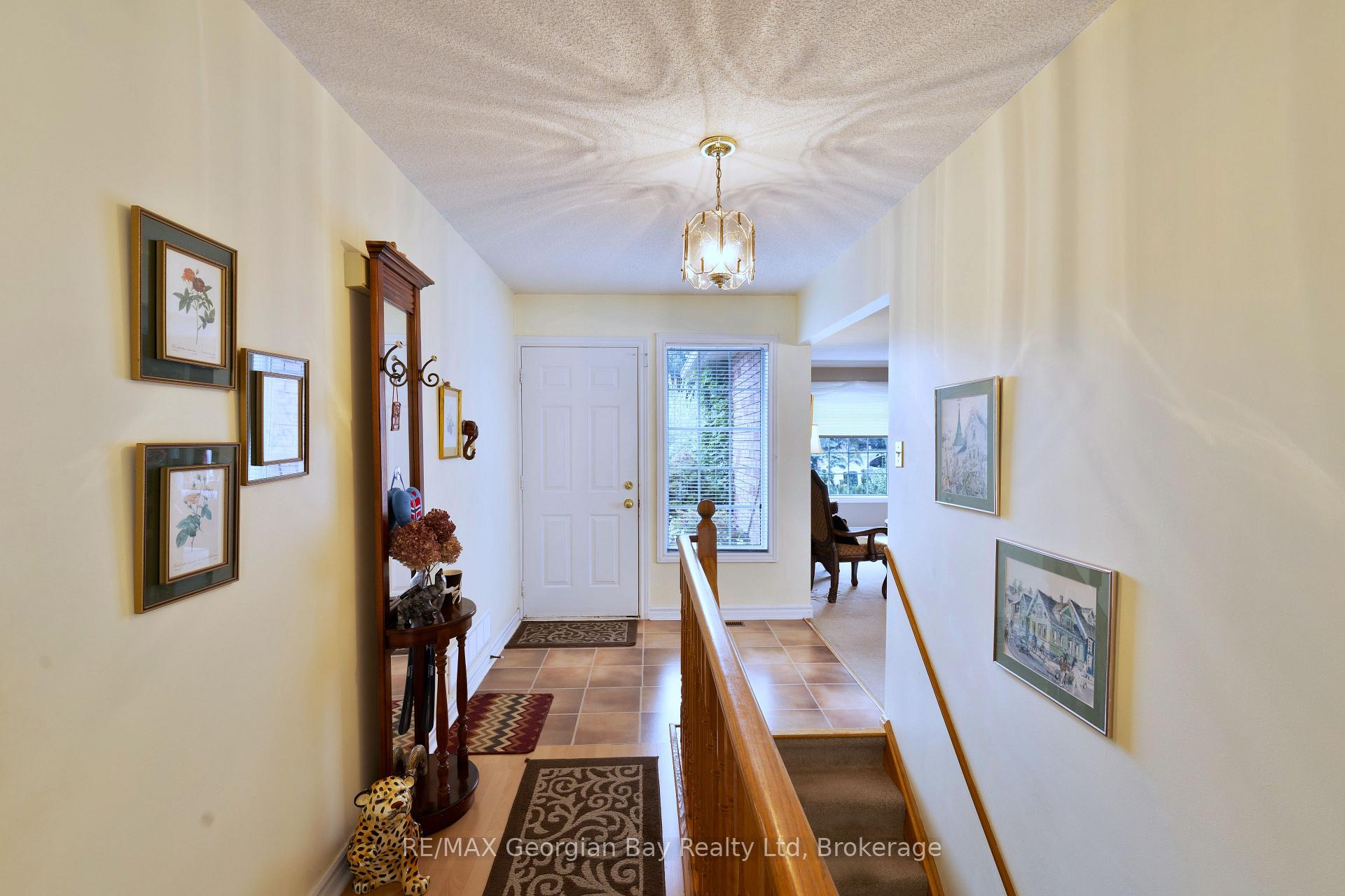 Photo 4 of 1057 Dina Crescent, Midland — HOMEH