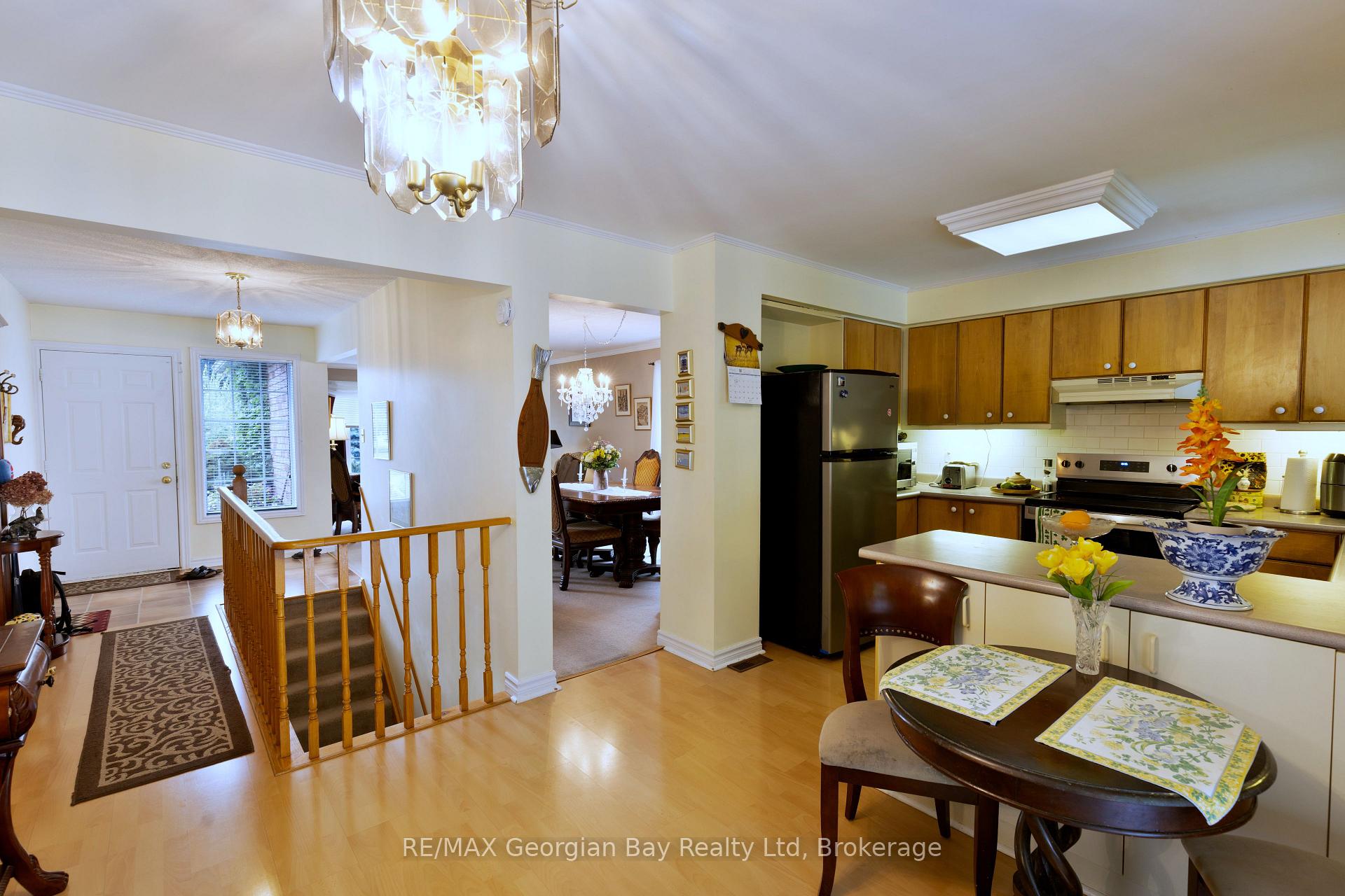 Photo 10 of 1057 Dina Crescent, Midland — HOMEH