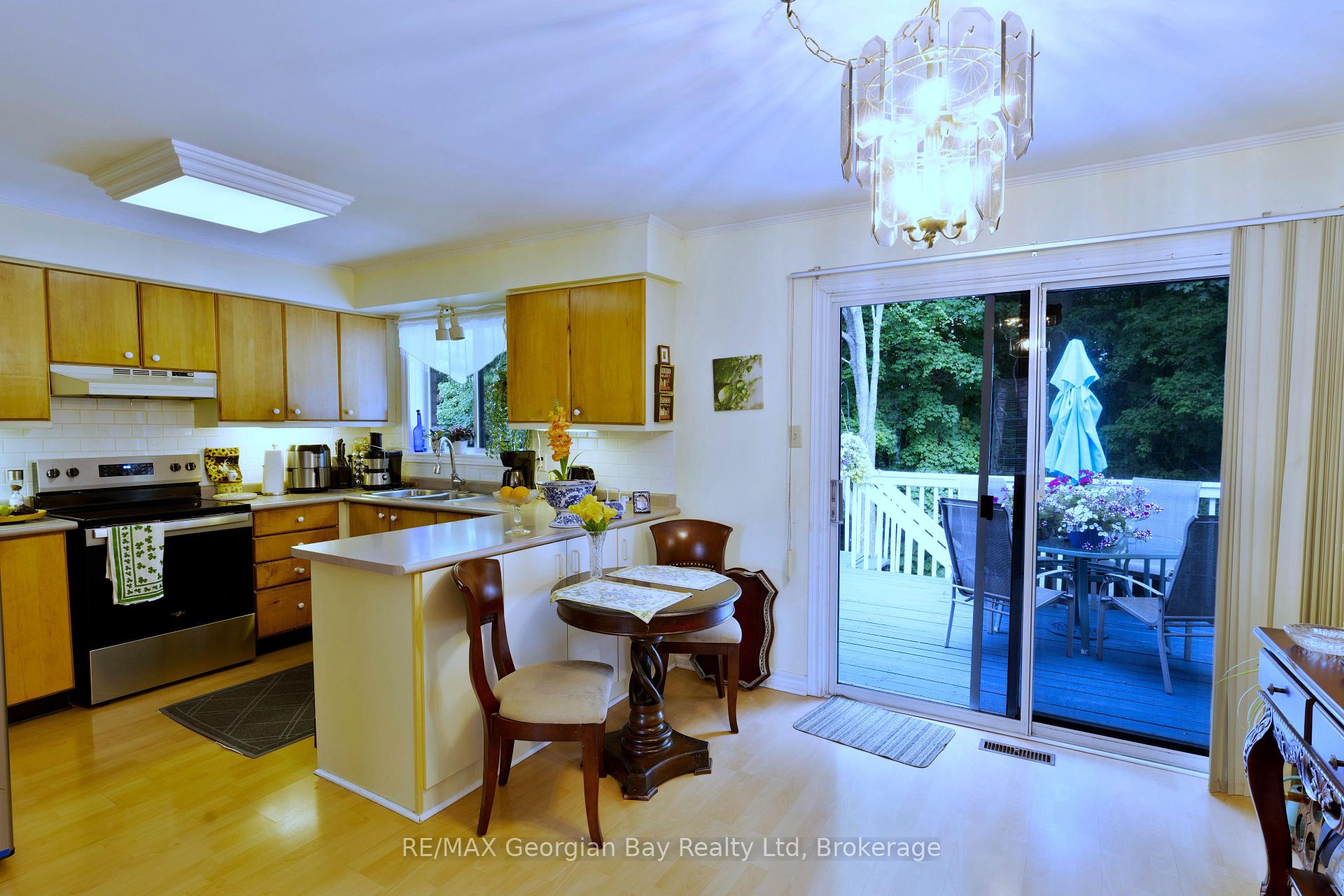 Photo 11 of 1057 Dina Crescent, Midland — HOMEH