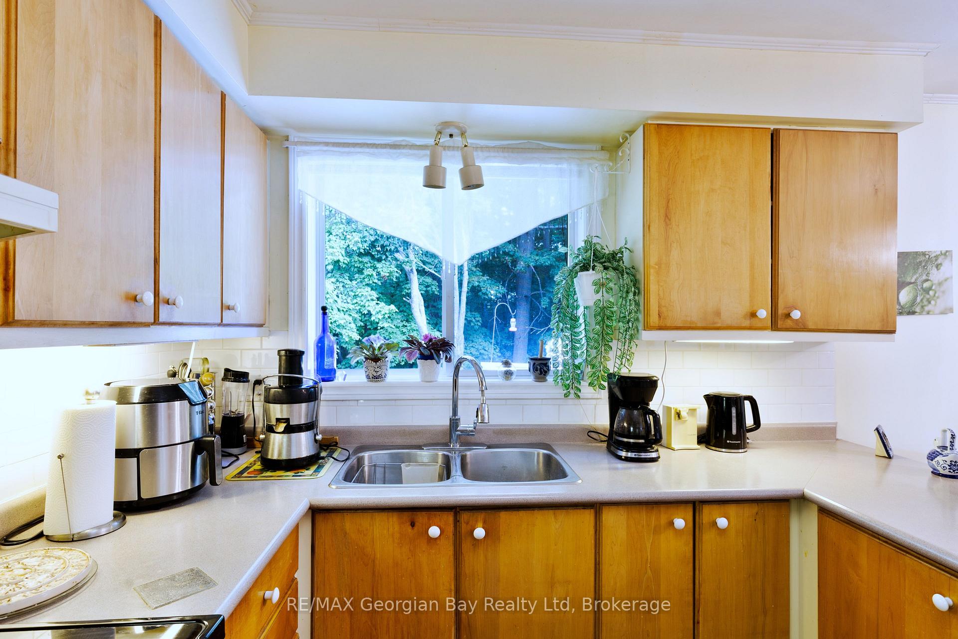 Photo 13 of 1057 Dina Crescent, Midland — HOMEH