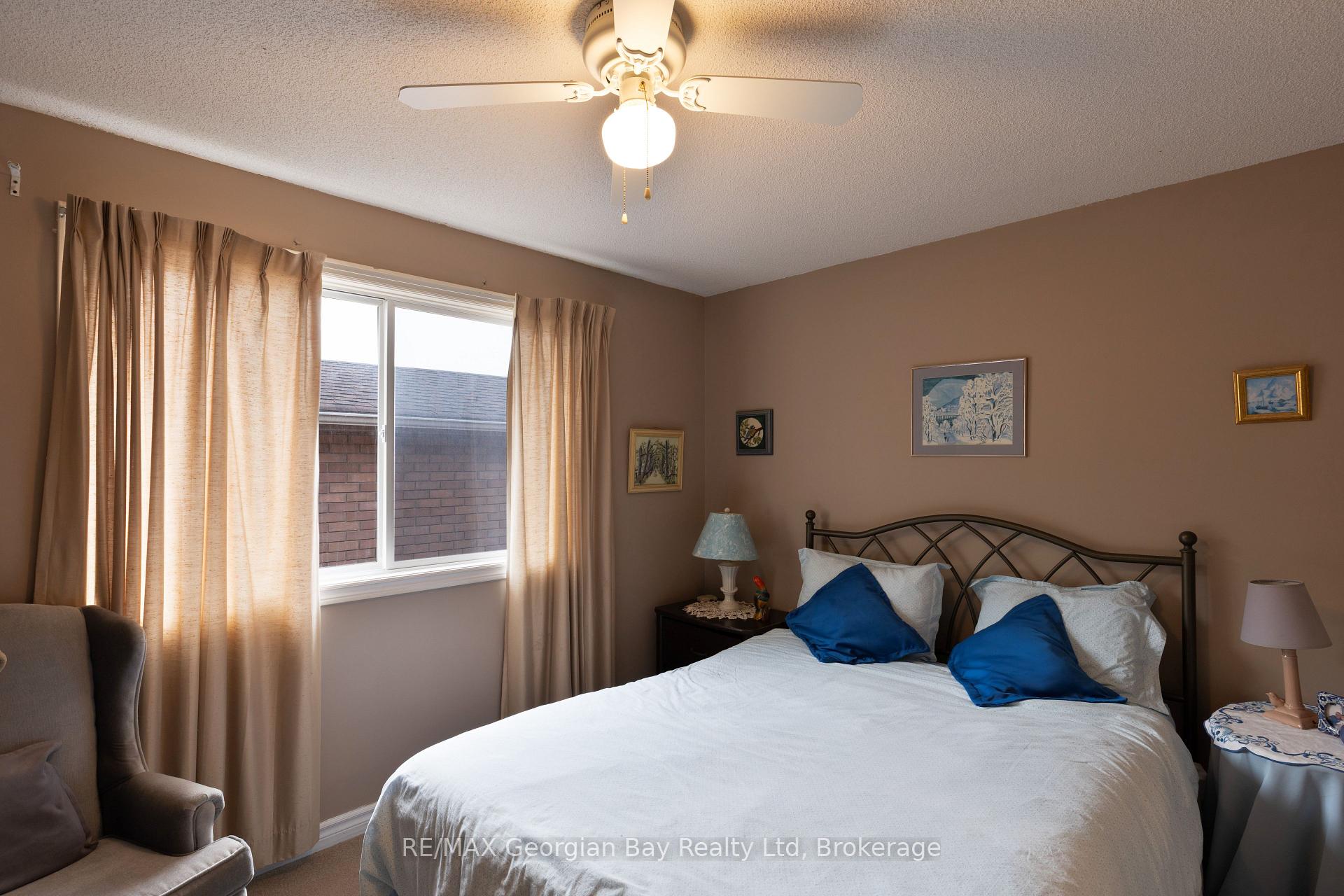 Photo 18 of 1057 Dina Crescent, Midland — HOMEH