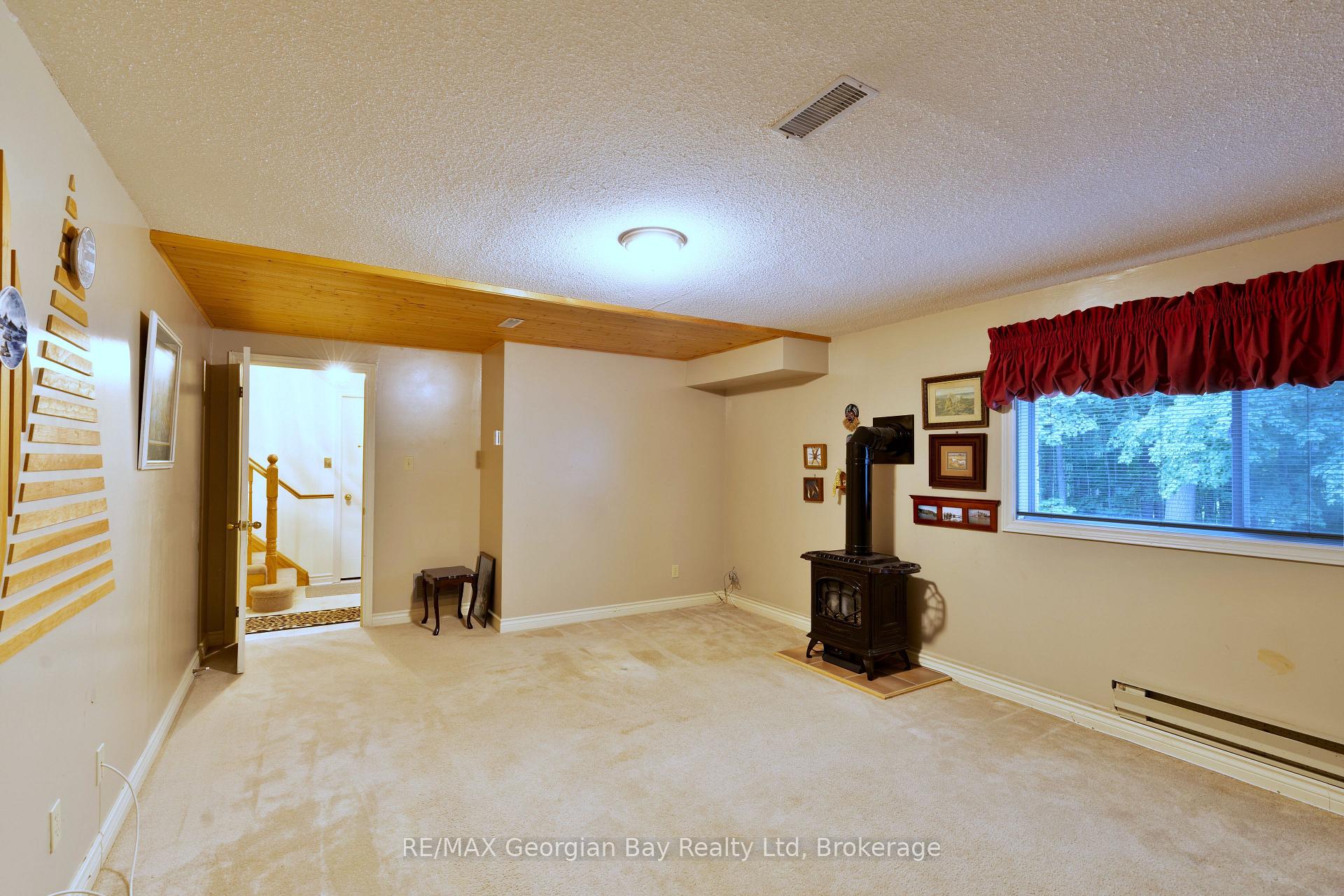 Photo 24 of 1057 Dina Crescent, Midland — HOMEH