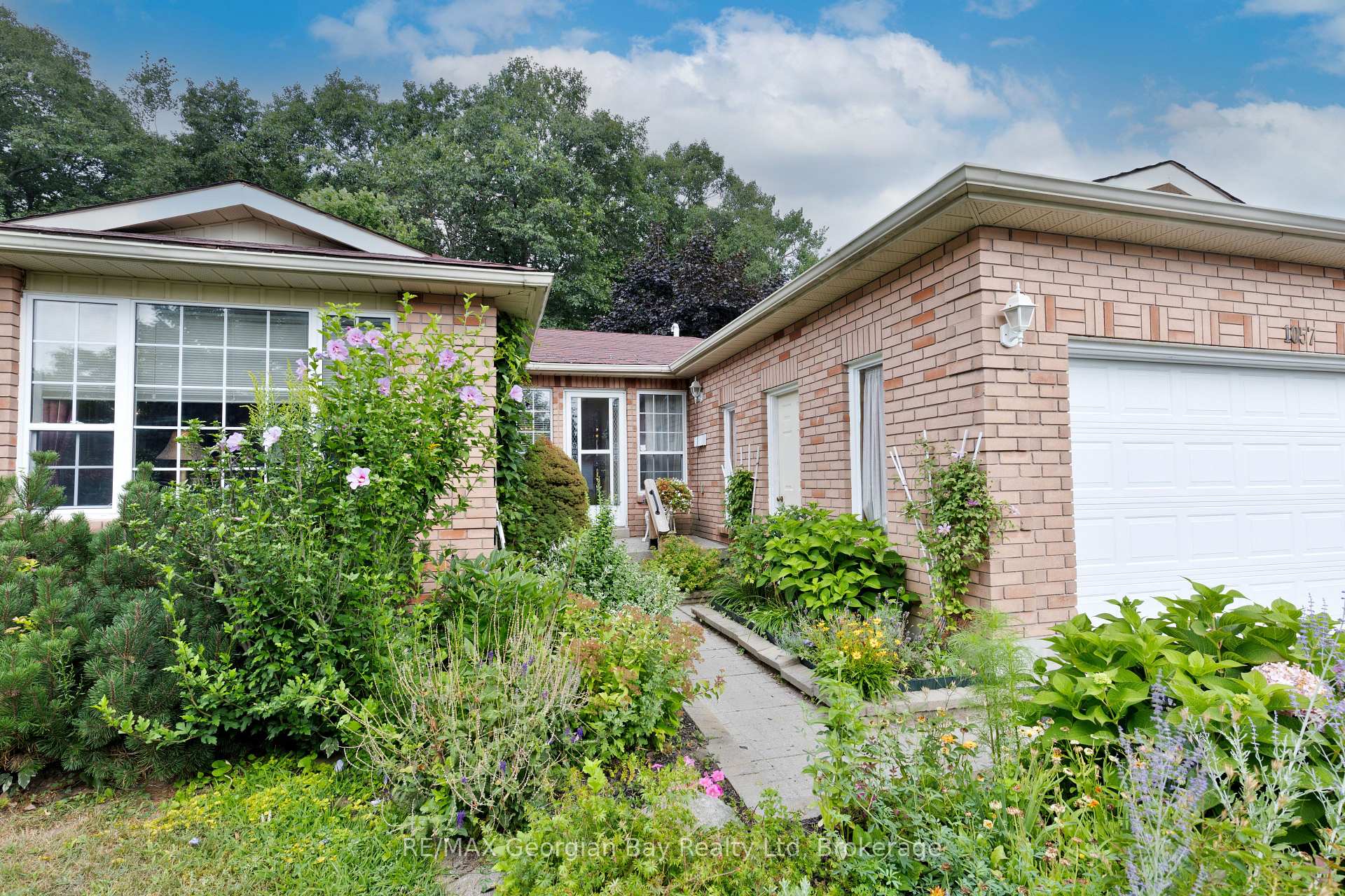 Photo 34 of 1057 Dina Crescent, Midland — HOMEH
