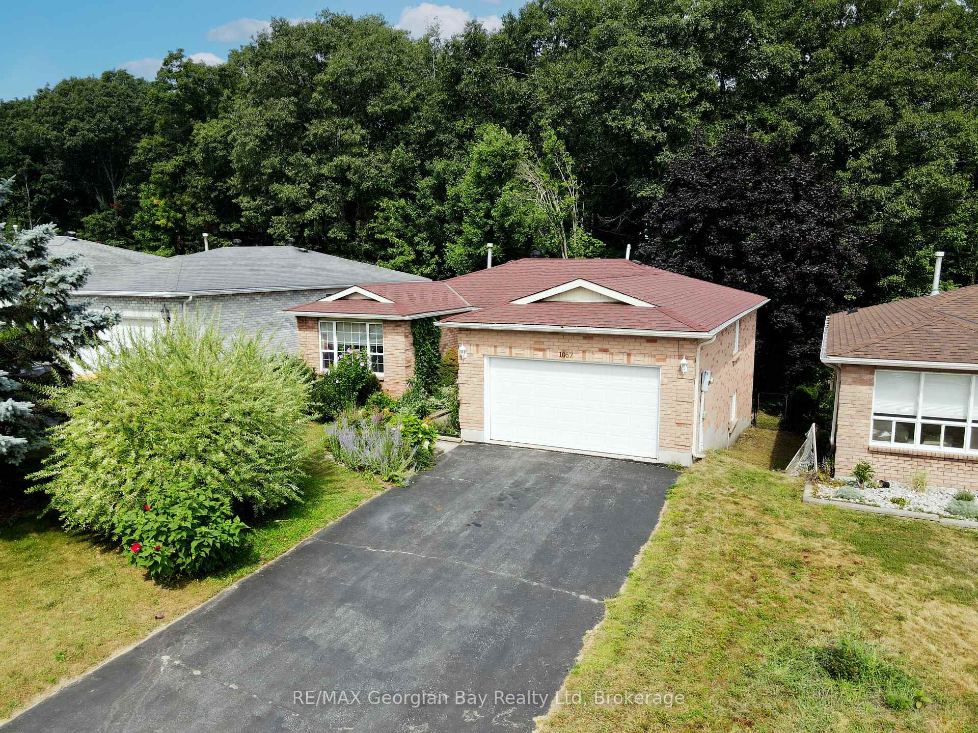 Photo 37 of 1057 Dina Crescent, Midland — HOMEH