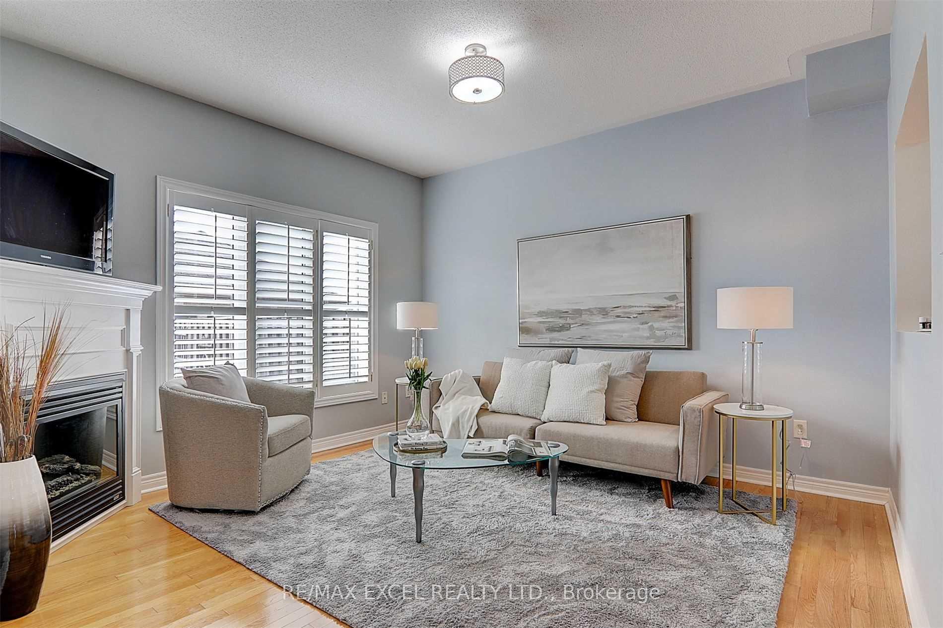 Photo 4 of 37 Olivia Drive, Markham, Berczy — HOMEH