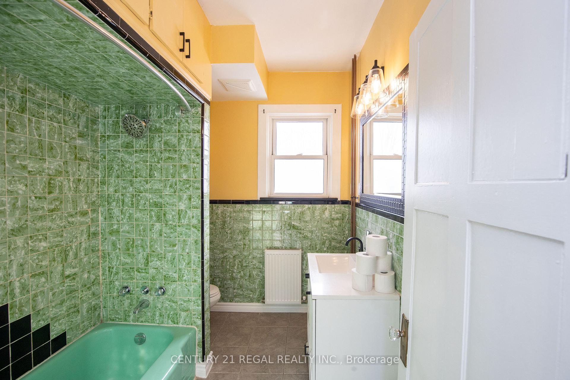 Photo 31 of Unit 2, 352 Barton Street E, Hamilton, Landsdale — HOMEH
