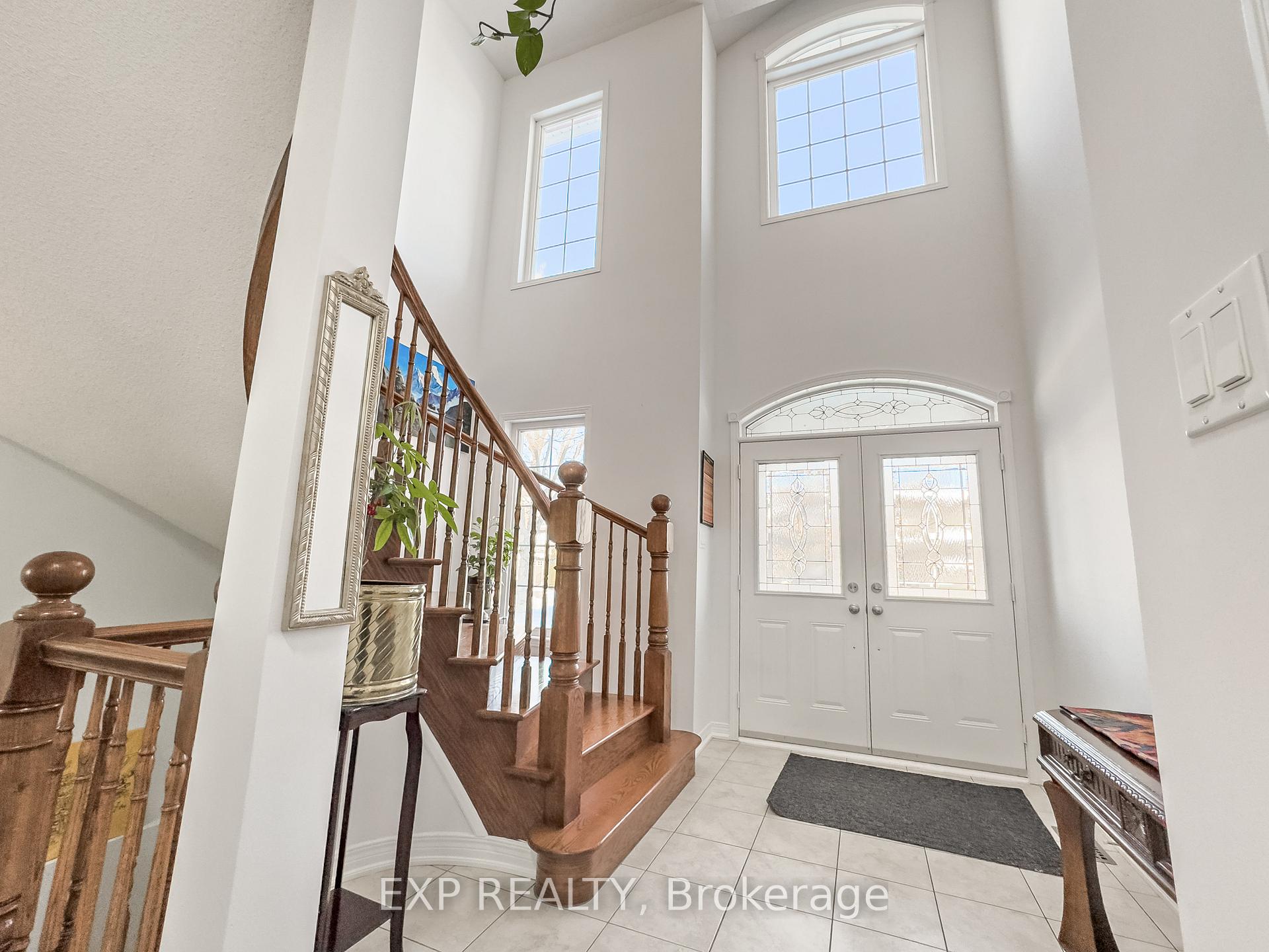 Photo 2 of 268 Madhu Crescent, Ottawa, Mooneys Bay — HOMEH
