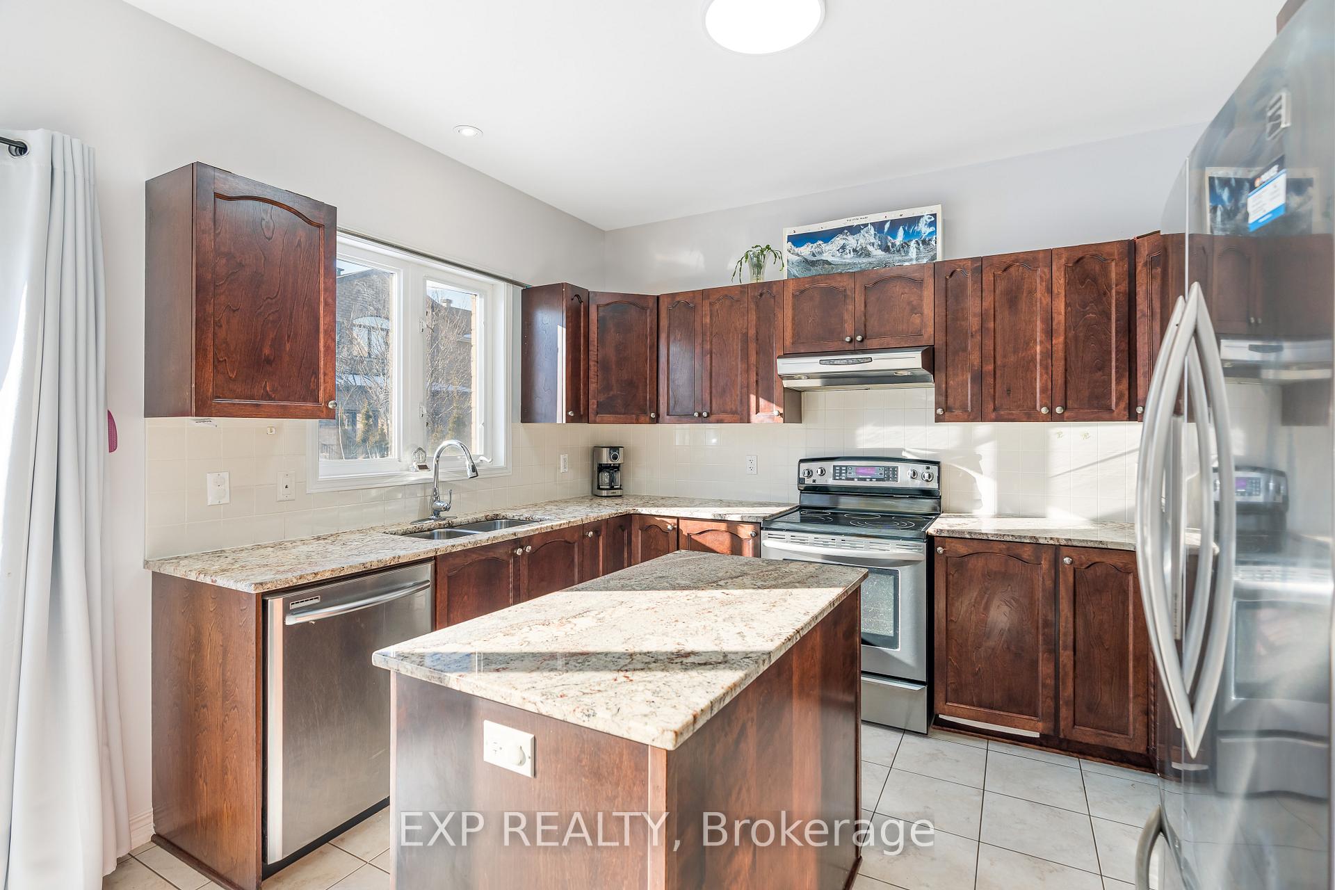 Photo 10 of 268 Madhu Crescent, Ottawa, Mooneys Bay — HOMEH