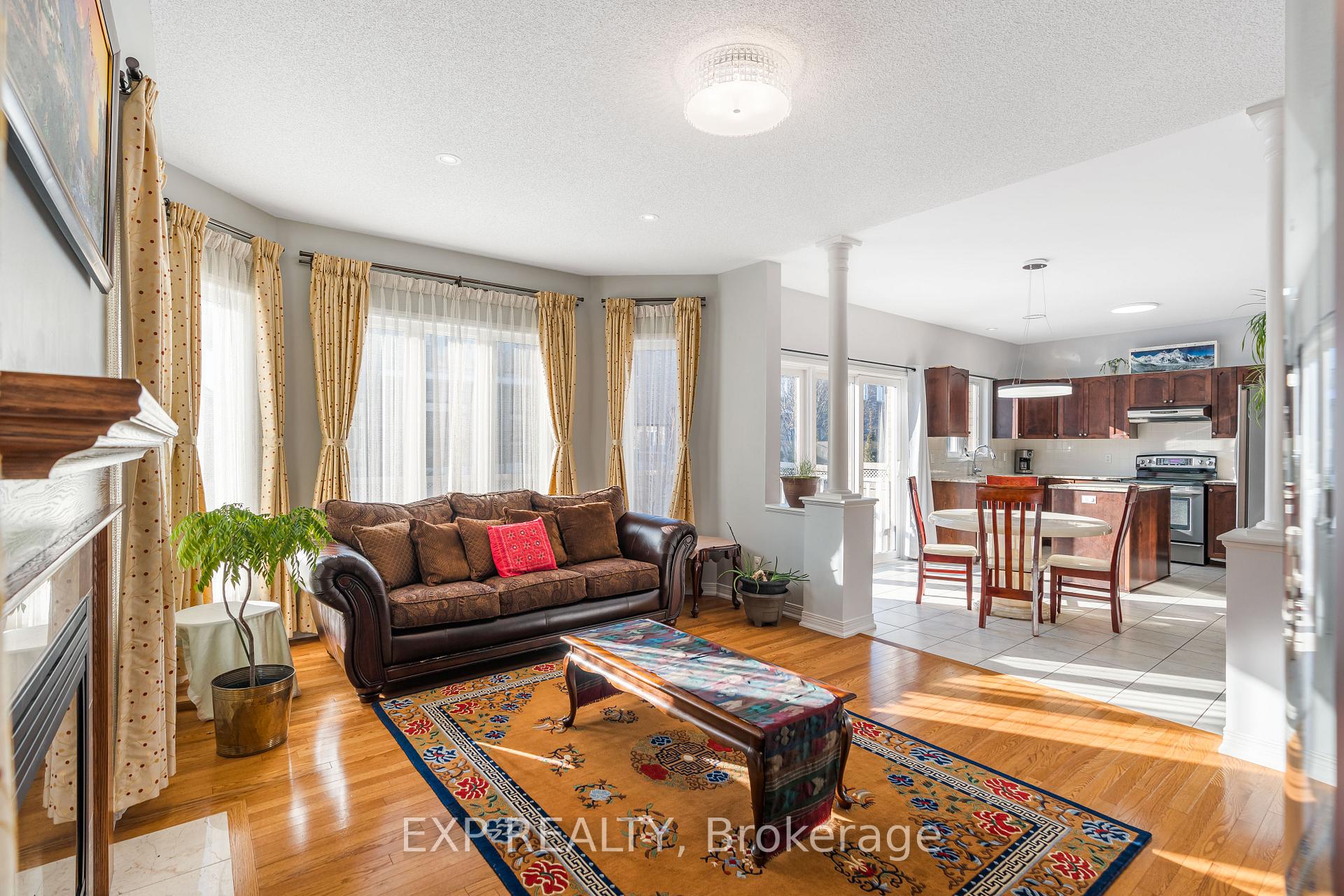 Photo 12 of 268 Madhu Crescent, Ottawa, Mooneys Bay — HOMEH