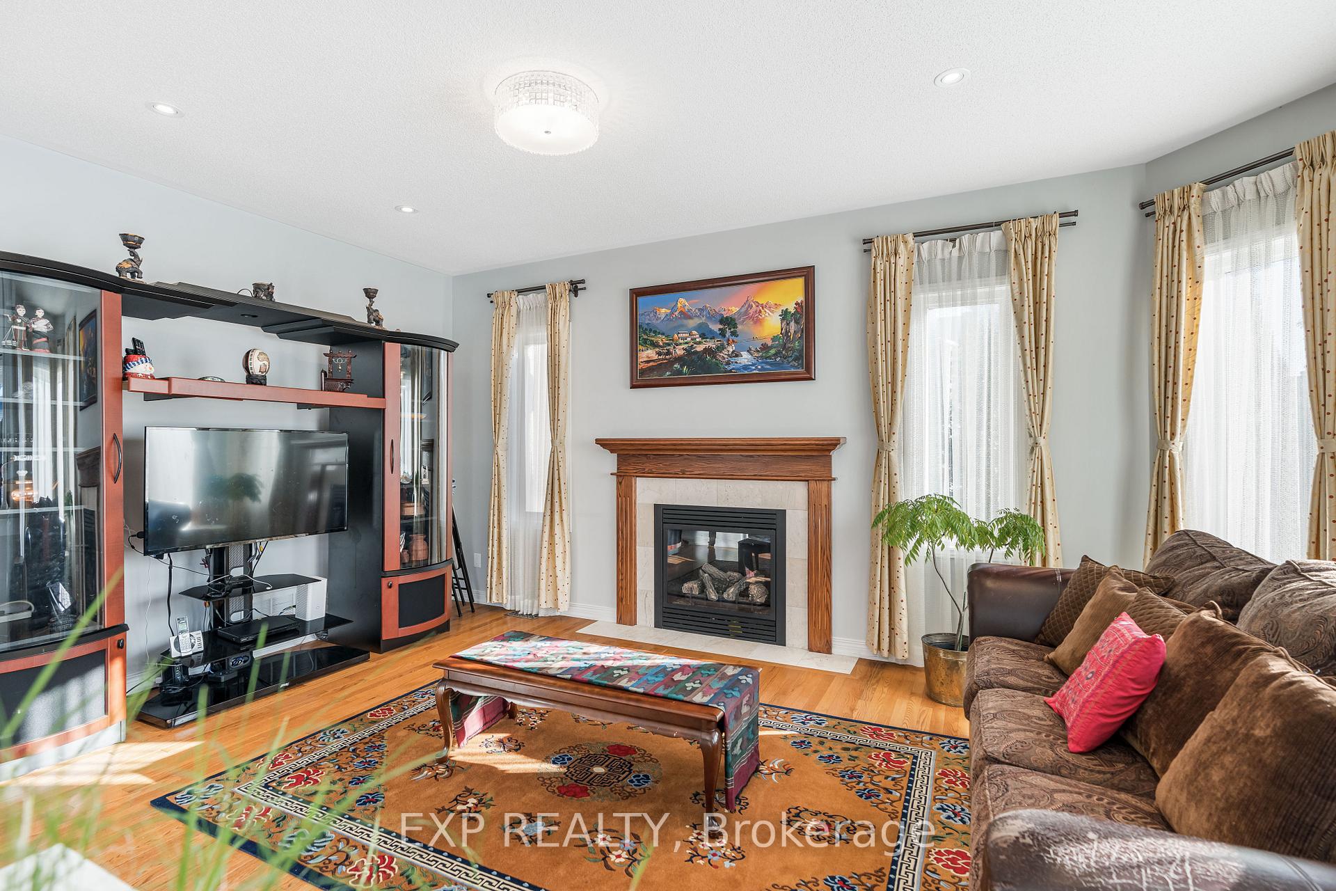 Photo 13 of 268 Madhu Crescent, Ottawa, Mooneys Bay — HOMEH