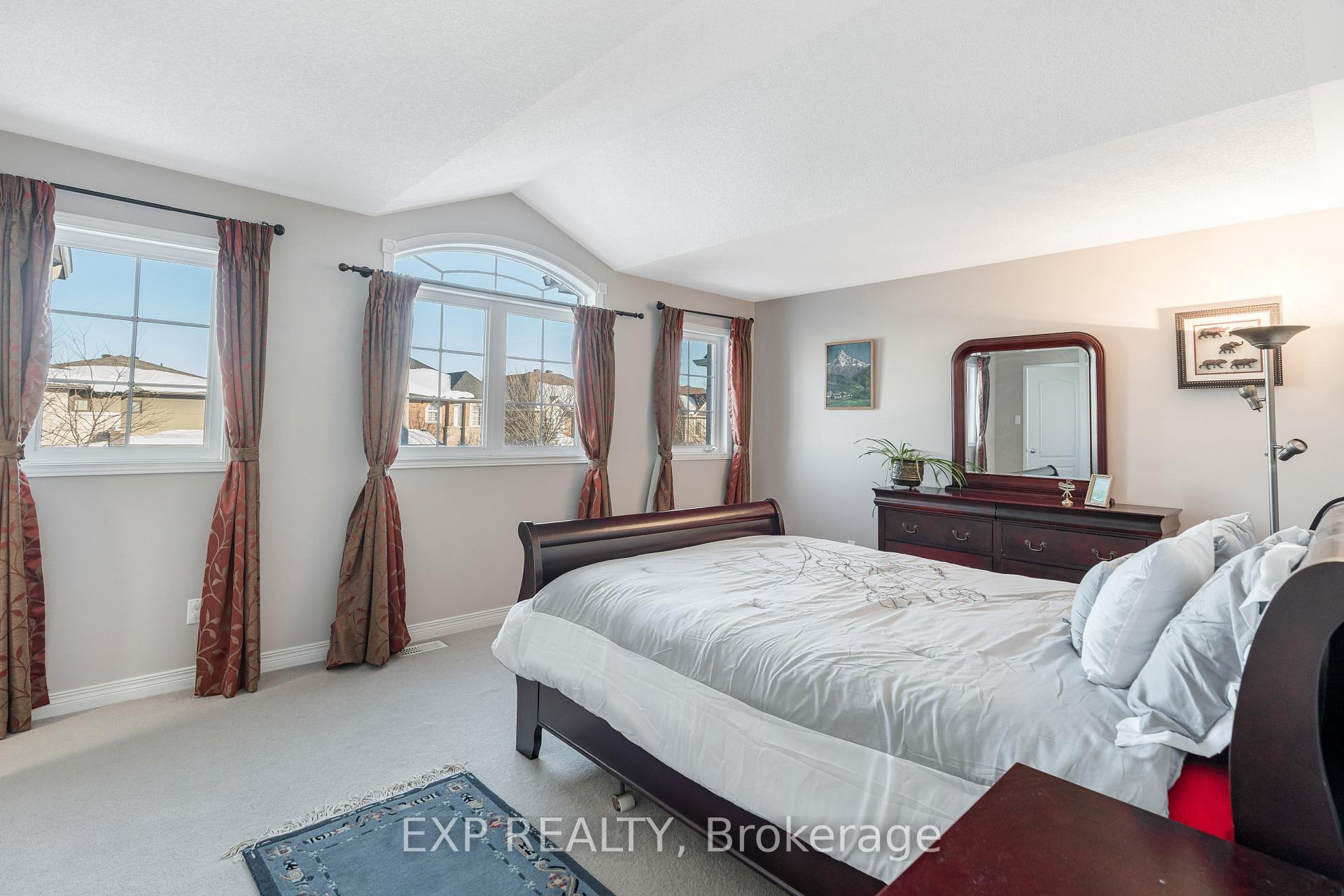 Photo 17 of 268 Madhu Crescent, Ottawa, Mooneys Bay — HOMEH
