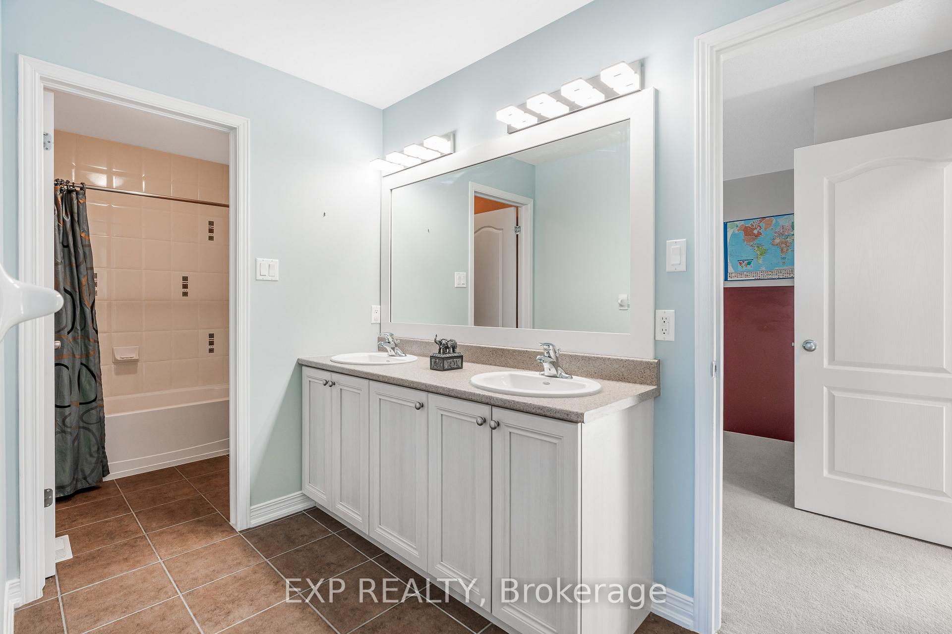 Photo 18 of 268 Madhu Crescent, Ottawa, Mooneys Bay — HOMEH