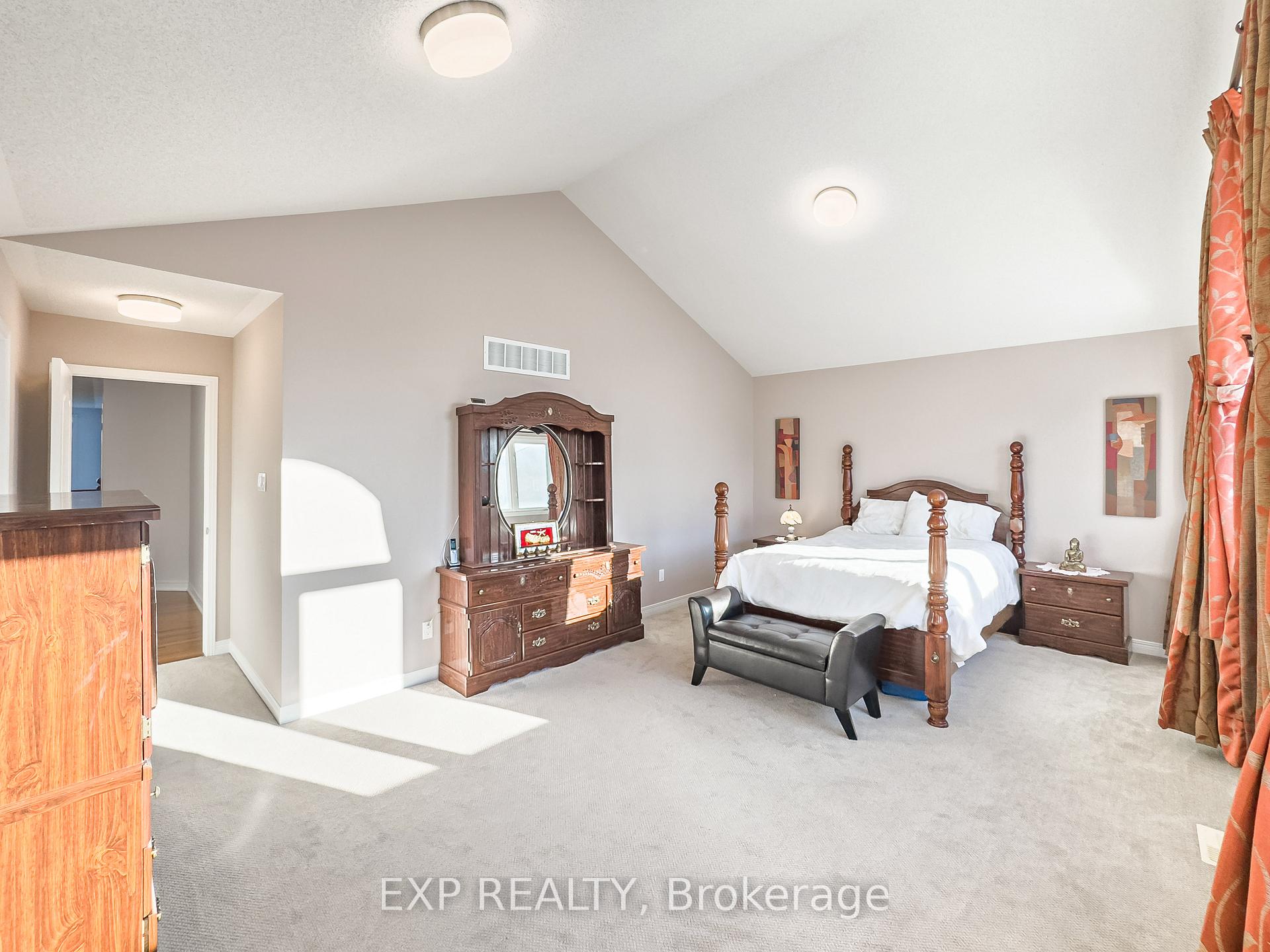 Photo 21 of 268 Madhu Crescent, Ottawa, Mooneys Bay — HOMEH