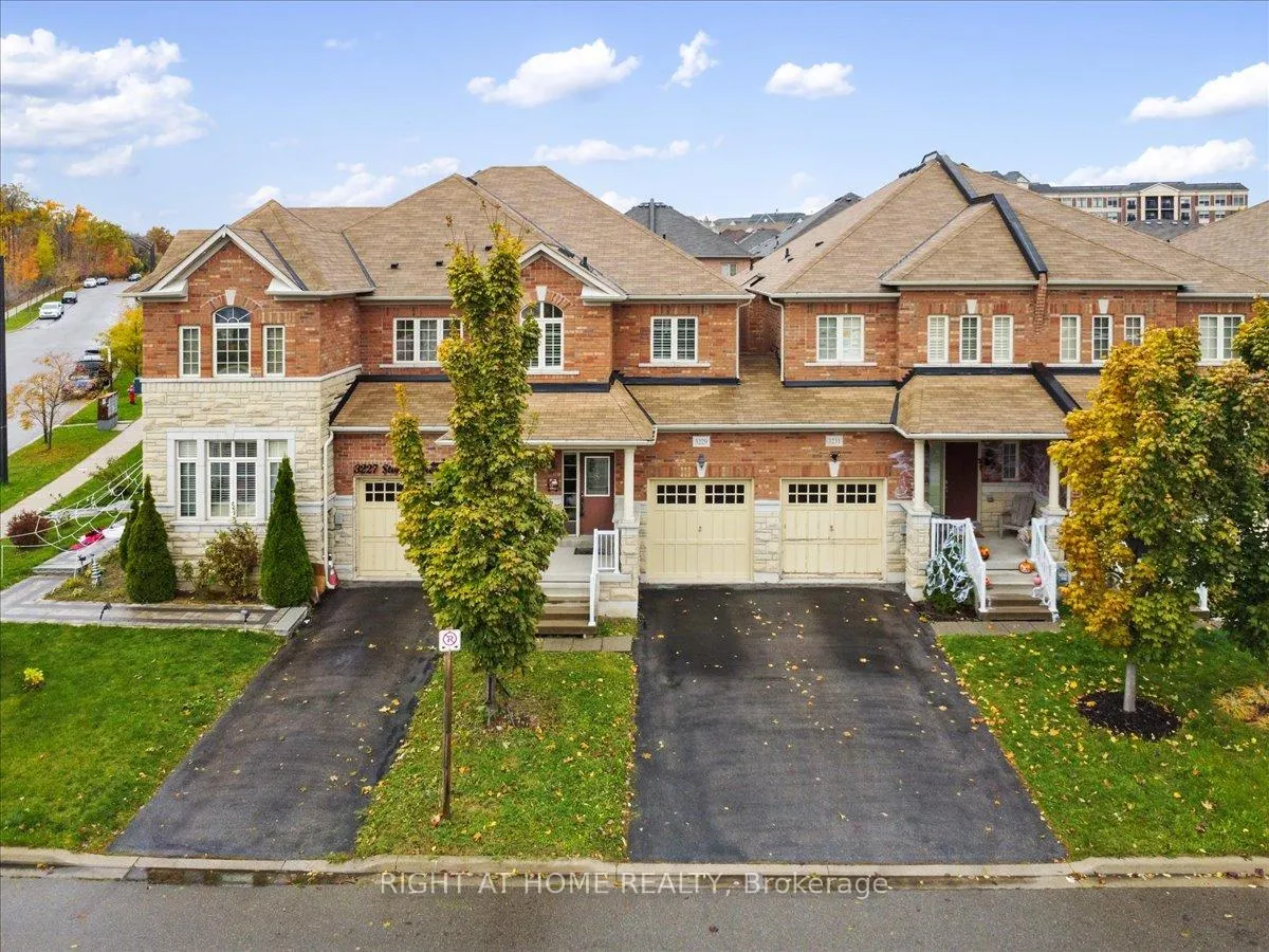 Photo 2 of 3229 Stoney Crescent N, Mississauga, Churchill Meadows — HOMEH