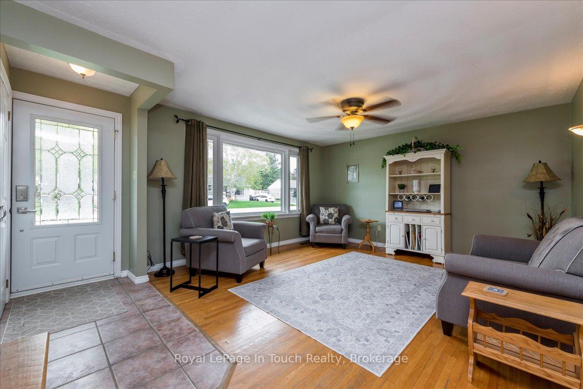 Photo 3 of 296 John Street, Midland — HOMEH