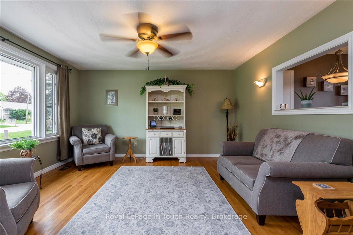 Photo 5 of 296 John Street, Midland — HOMEH