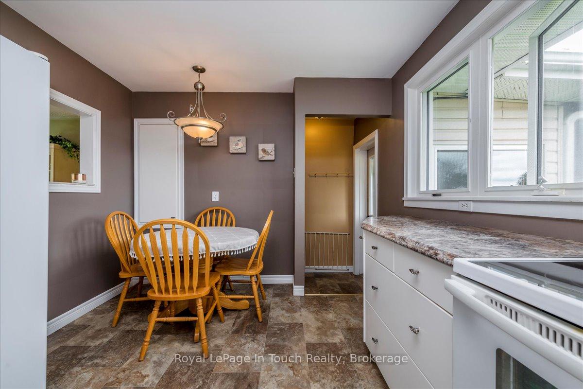 Photo 11 of 296 John Street, Midland — HOMEH
