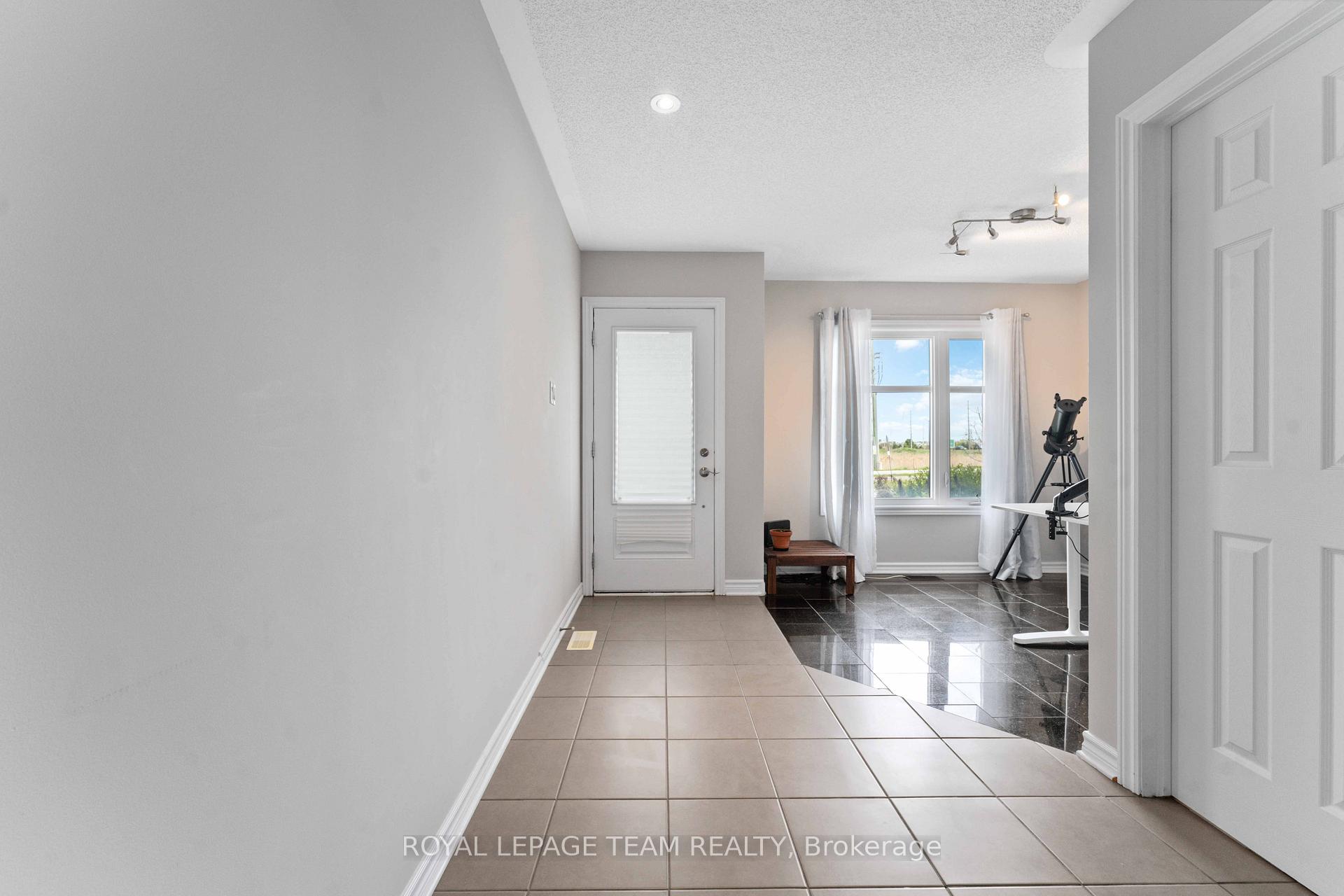 Photo 2 of 522 Silvertip Lane, Ottawa, Kanata - Kanata Lakes/Heritage Hills — HOMEH