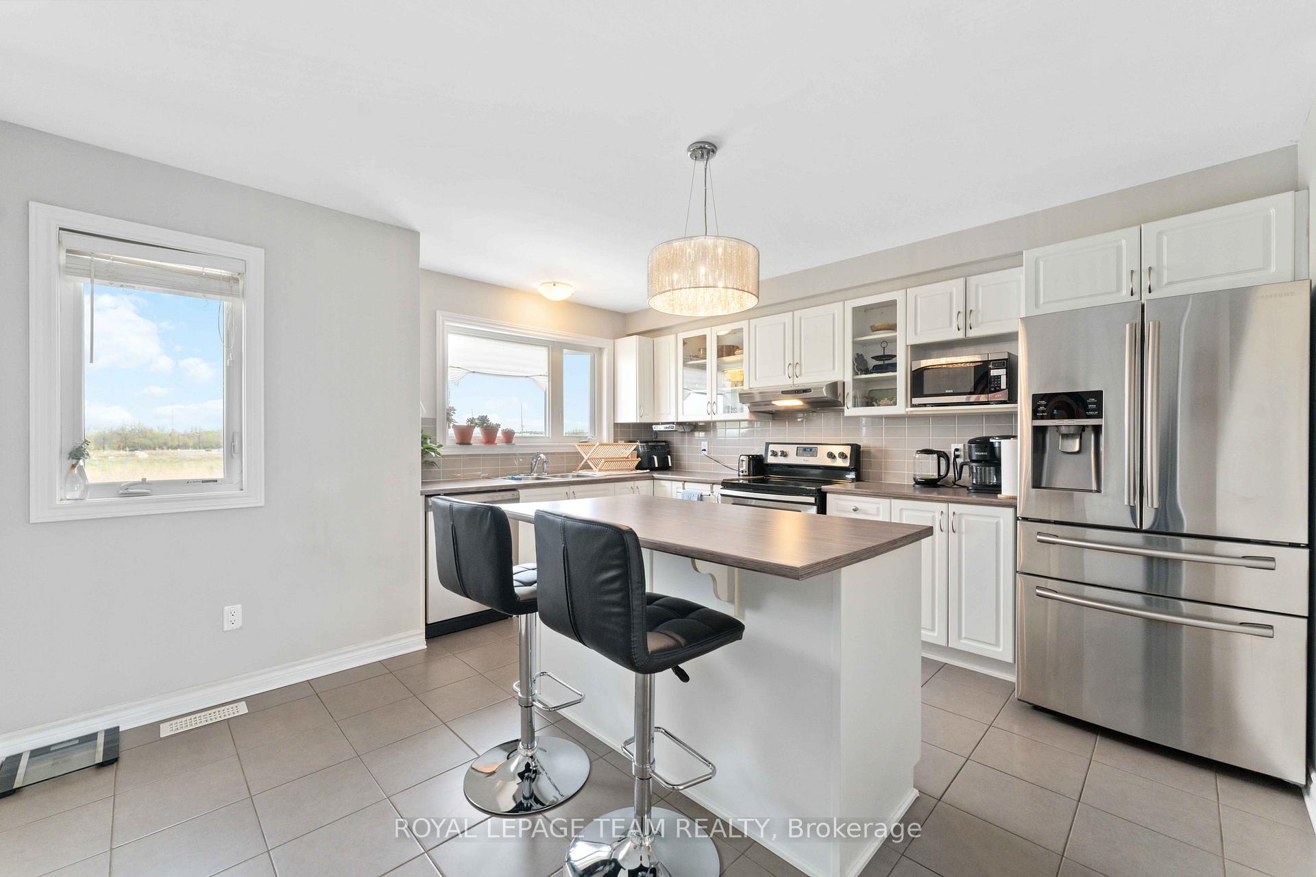 Photo 11 of 522 Silvertip Lane, Ottawa, Kanata - Kanata Lakes/Heritage Hills — HOMEH