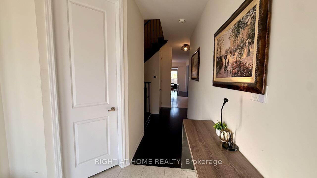 Photo 7 of 52 Royal Coachman Way, Hamilton, Stoney Creek Mountain — HOMEH