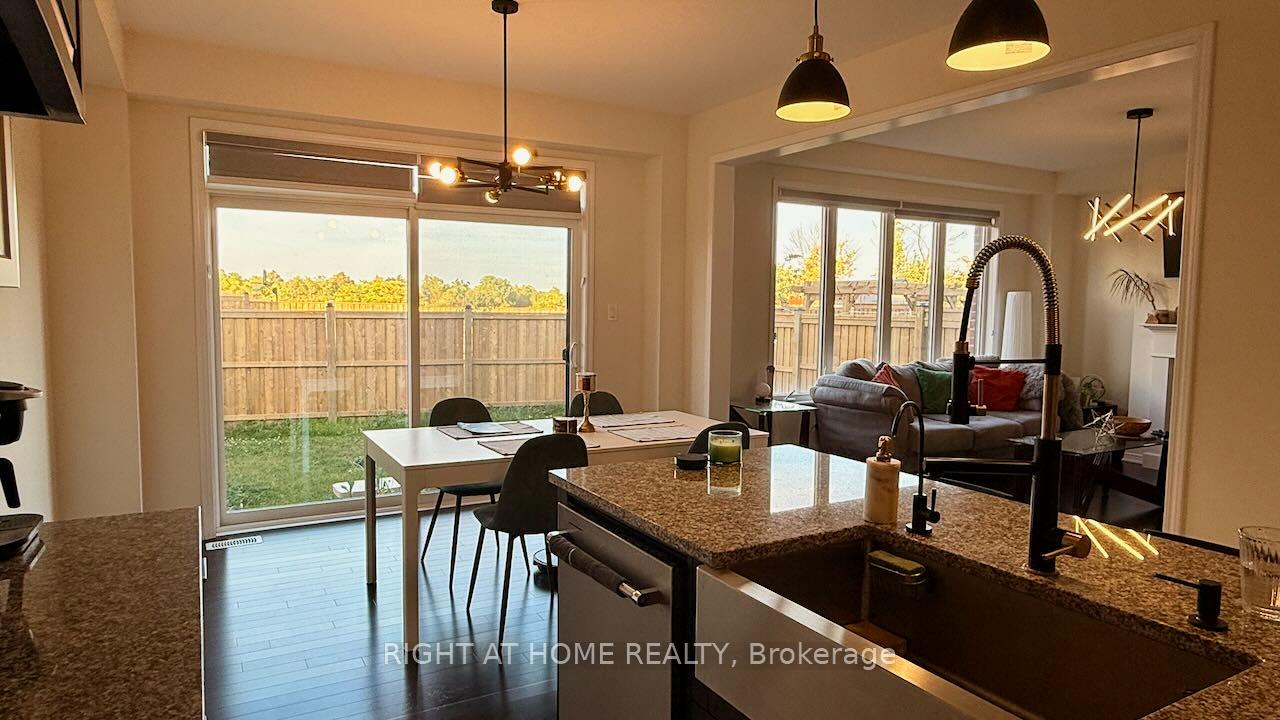 Photo 9 of 52 Royal Coachman Way, Hamilton, Stoney Creek Mountain — HOMEH
