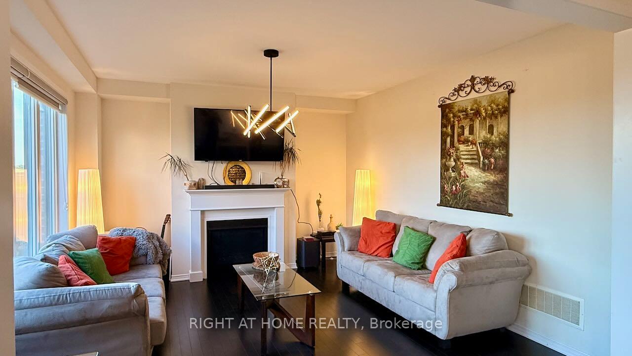 Photo 11 of 52 Royal Coachman Way, Hamilton, Stoney Creek Mountain — HOMEH