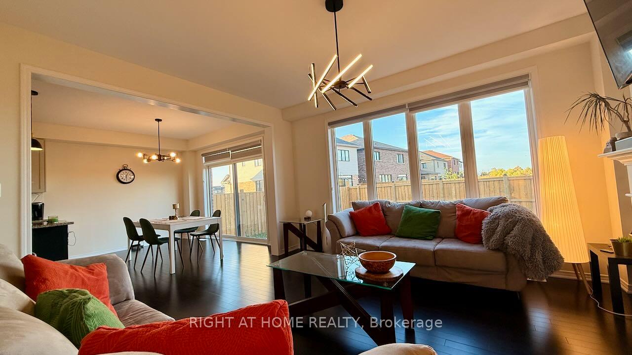 Photo 13 of 52 Royal Coachman Way, Hamilton, Stoney Creek Mountain — HOMEH