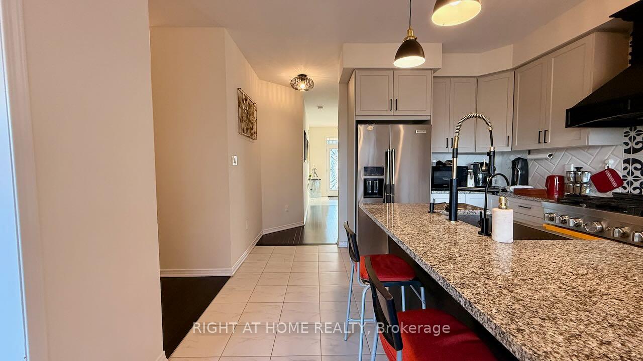Photo 14 of 52 Royal Coachman Way, Hamilton, Stoney Creek Mountain — HOMEH