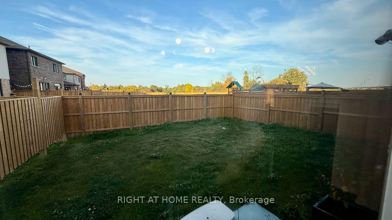 Photo 19 of 52 Royal Coachman Way, Hamilton, Stoney Creek Mountain — HOMEH
